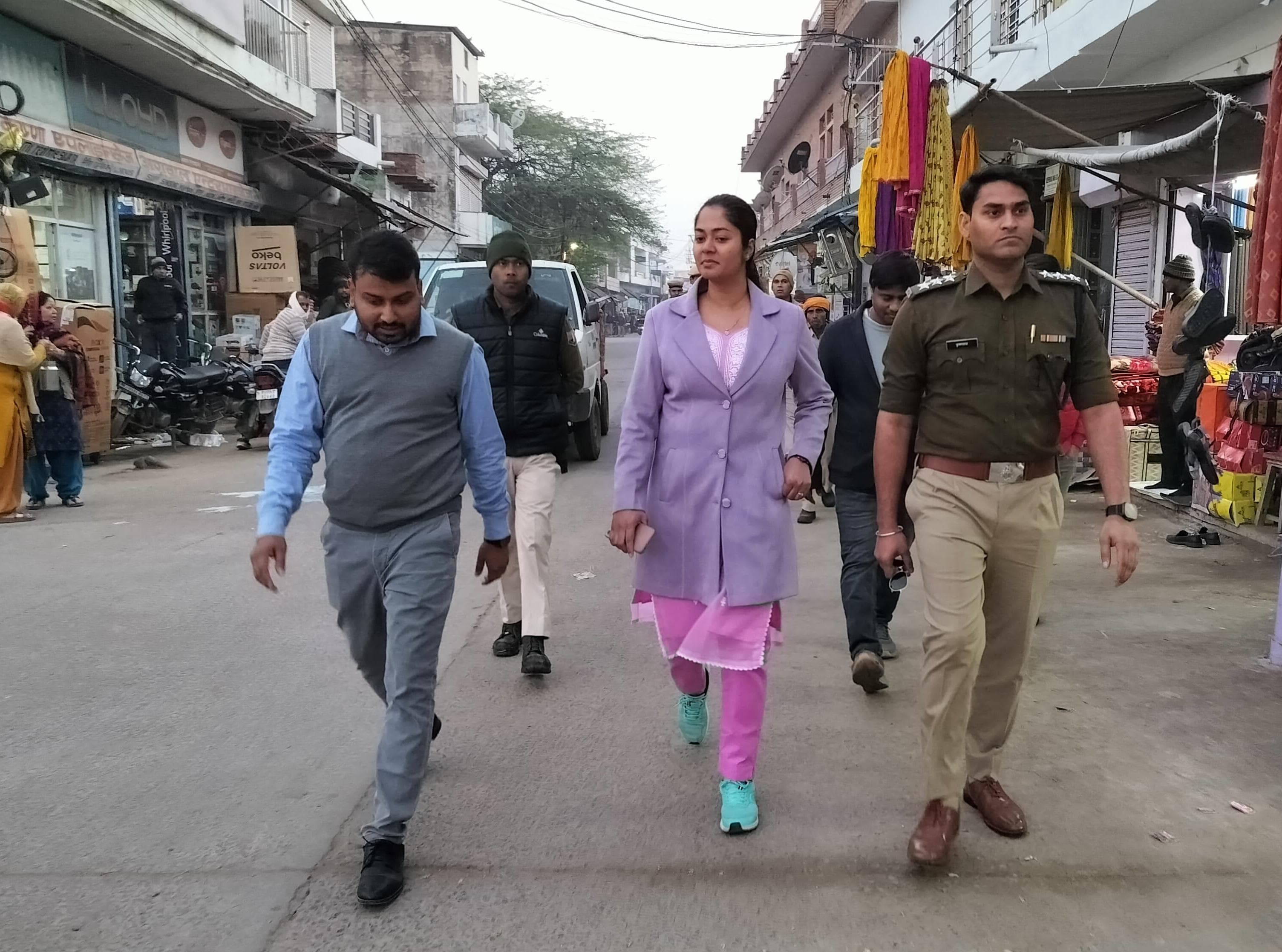 बयाना में पुलिस व नगर पालिका ने चलाया अतिक्रमण हटाओ अभियान, अतिक्रमणकारी दुकानदारों में मचा हड़कंप