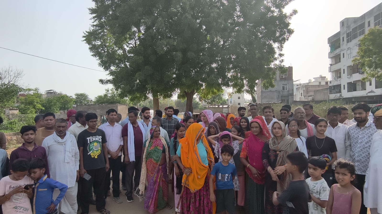 200 फीट सड़क विवाद: अलाइनमेंट बदलने से 60-70 मकानों पर संकट, स्थानीय लोगों में आक्रोश