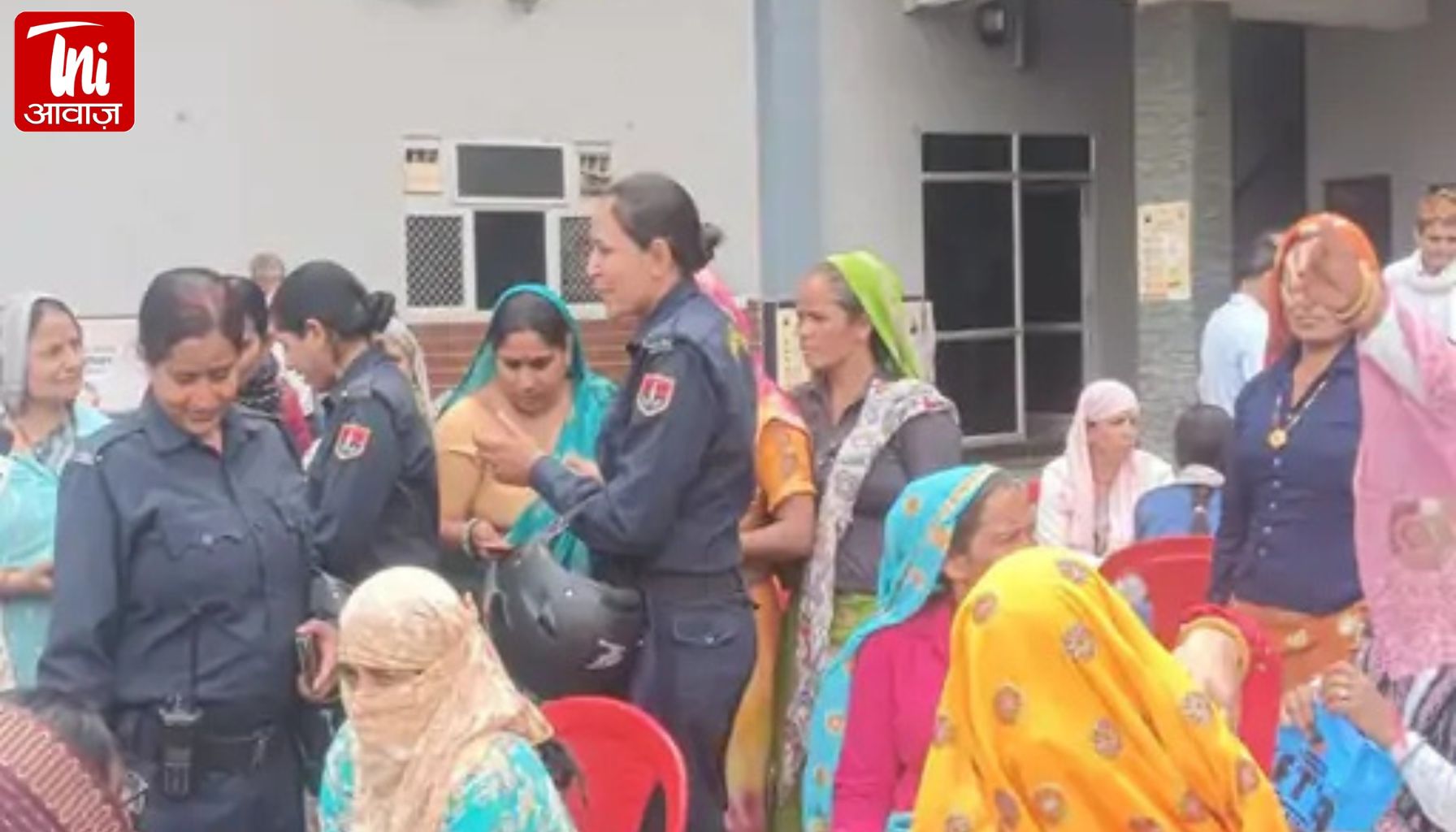 दौसा में महिला सुरक्षा अलर्ट: रेलवे स्टेशन से टाउन हॉल तक चला जागरूकता अभियान, गुड टच-बैड टच की दी ट्रेनिंग