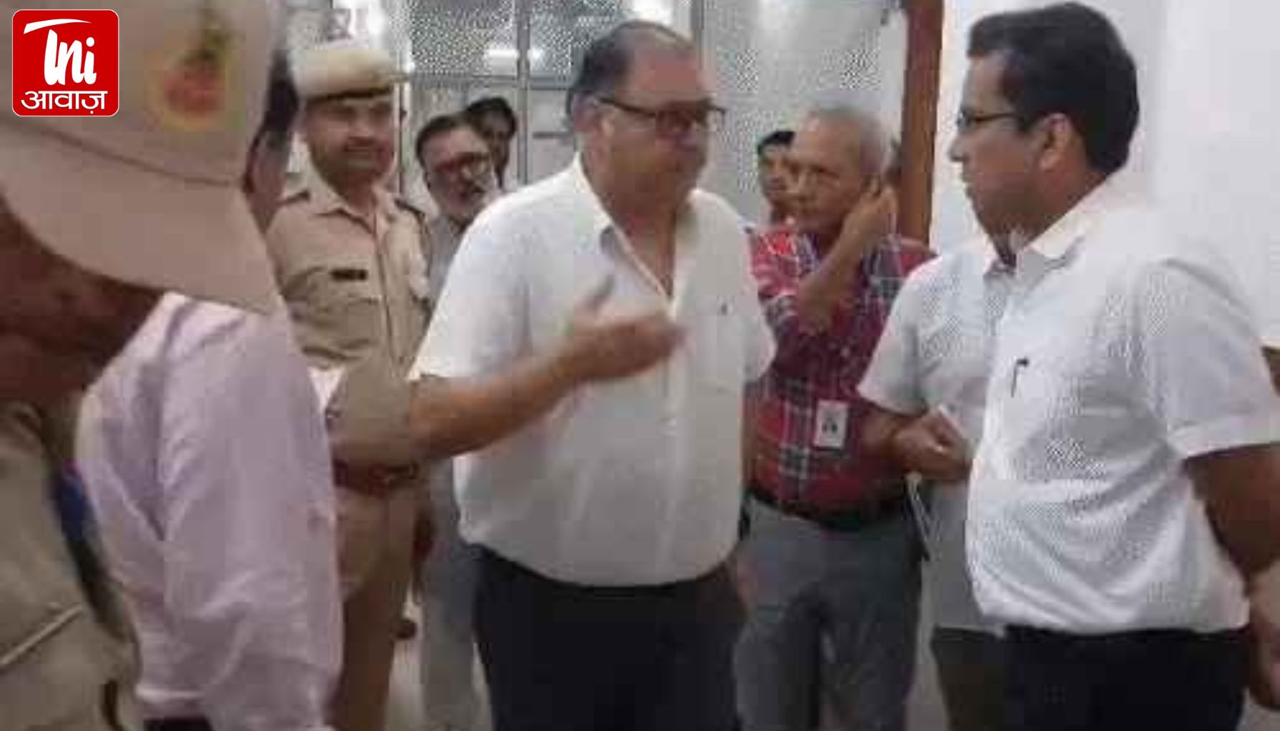 SMS हॉस्पिटल में अचानक पहुंचे कलेक्टर-कमिश्नर, गंदगी-अतिक्रमण देखकर लिया बड़ा एक्शन