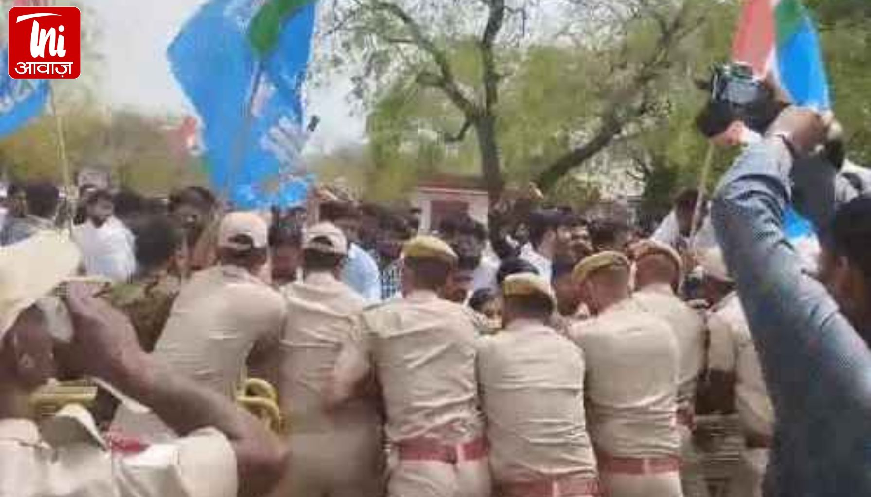 राजस्थान यूनिवर्सिटी में बवाल: सिंडिकेट मीटिंग के बीच NSUI का हंगामा, पुलिस ने लाठीचार्ज कर खदेड़ा