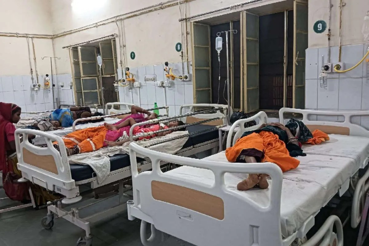 सिरोही में कार हादसा: कुत्ते को बचाने में अनियंत्रित कार पलटी