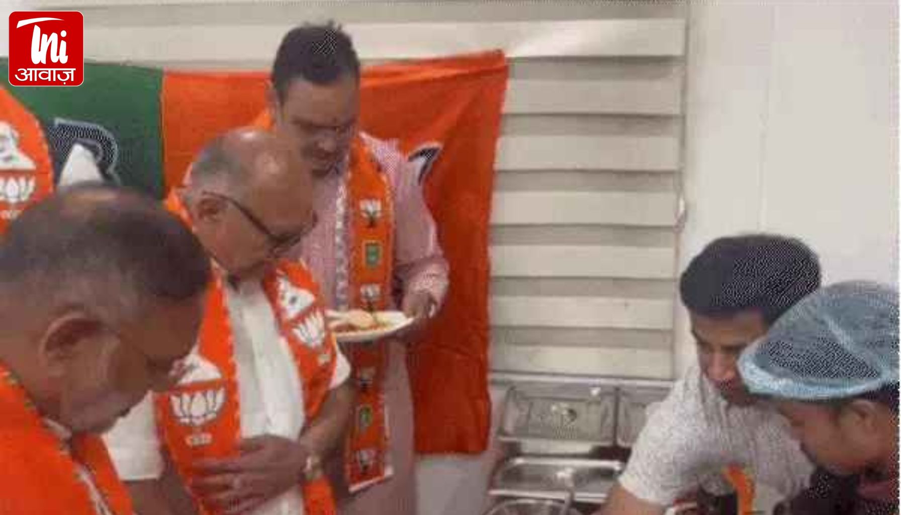 बंगाल जीत पर जयपुर में जश्न: CM भजनलाल ने मंत्रियों संग खाई झालमुड़ी, BJP ऑफिस में गूंजे जीत के नारे