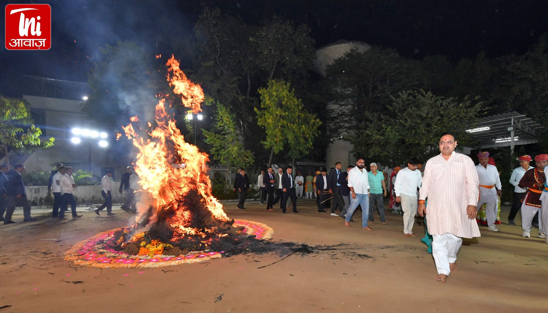CM निवास पर आधी रात गूंजे मंत्रोच्चार! भजनलाल शर्मा ने किया होलिका दहन, प्रदेश की खुशहाली की मांगी दुआ
