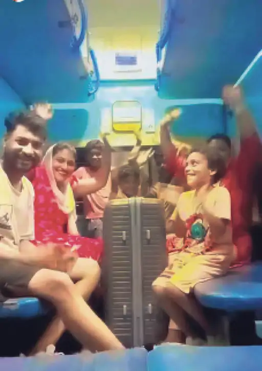 दौसा एक्सप्रेसवे बस हादसा: ट्रोले से टक्कर के बाद बस में आग, 8 यात्रियों की मौत 