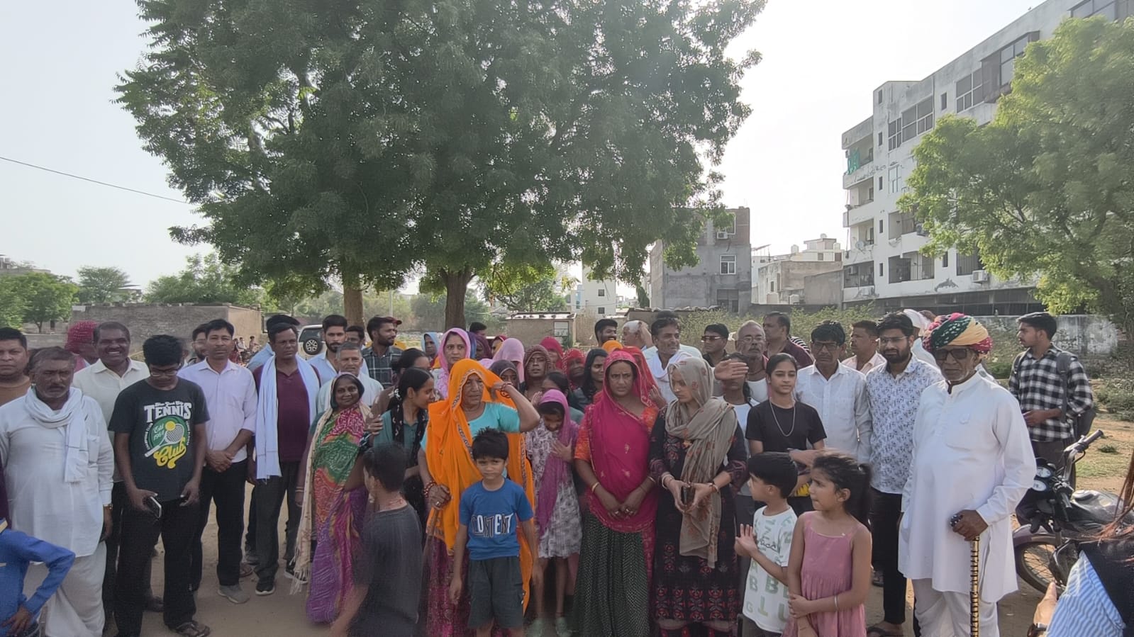 200 फीट सड़क विवाद: अलाइनमेंट बदलने से 60-70 मकानों पर संकट, स्थानीय लोगों में आक्रोश