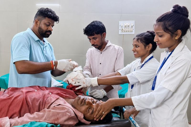 बांसवाड़ा में भीषण सड़क हादसा, ट्रेलर–पिकअप टक्कर में चालक का हाथ कटा