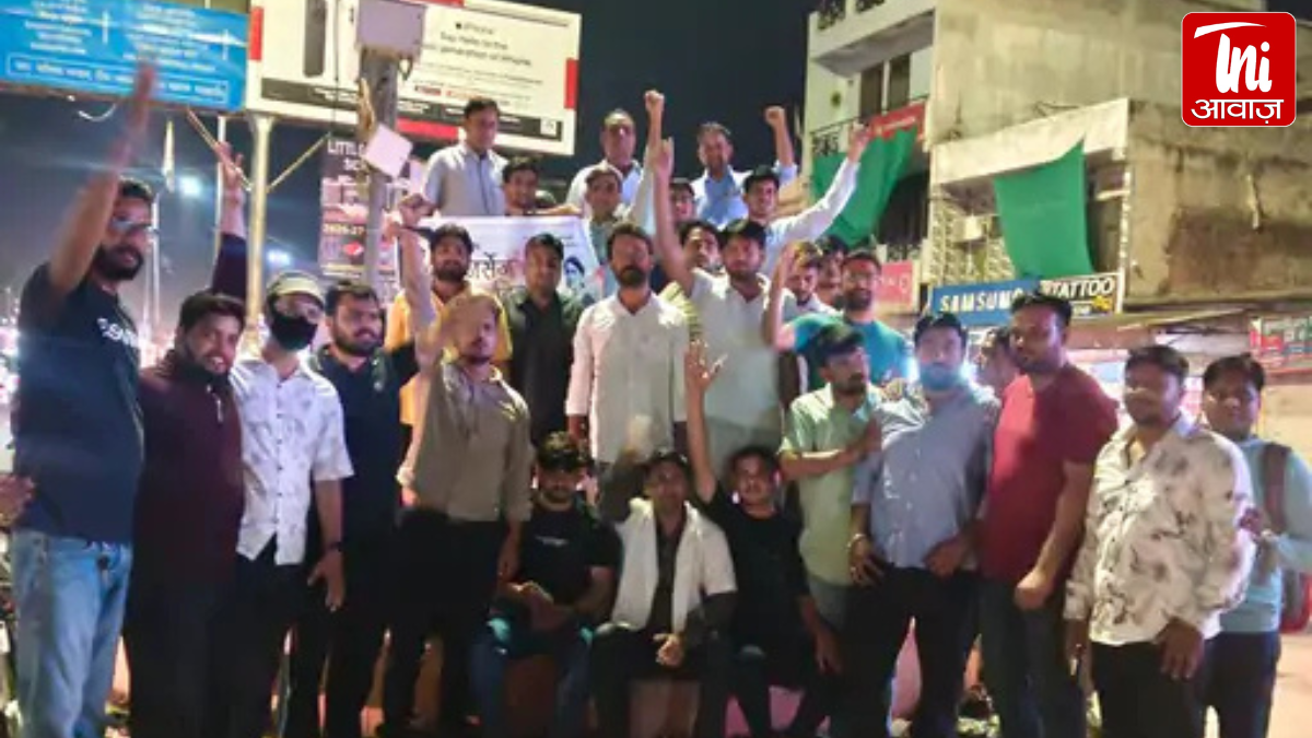 दौसा में नर्सिंग कर्मियों का बड़ा प्रदर्शन: मोमबत्तियां लेकर सड़कों पर उतरे कर्मचारी, सरकार को दी आंदोलन तेज करने की चेतावनी