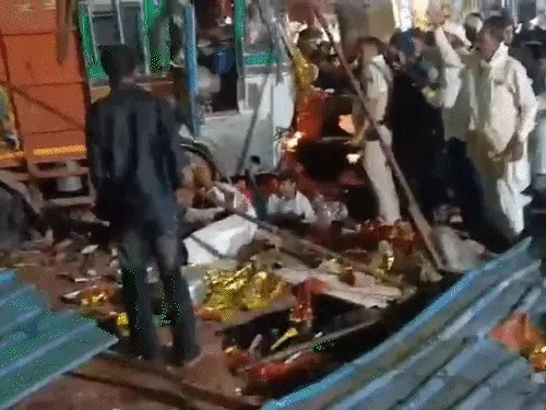 ग्वालियर में शीतला माता मंदिर के बाहर भीषण हादसा: ट्रक ने श्रद्धालुओं को कुचला, 15 की मौत और 26 घायल