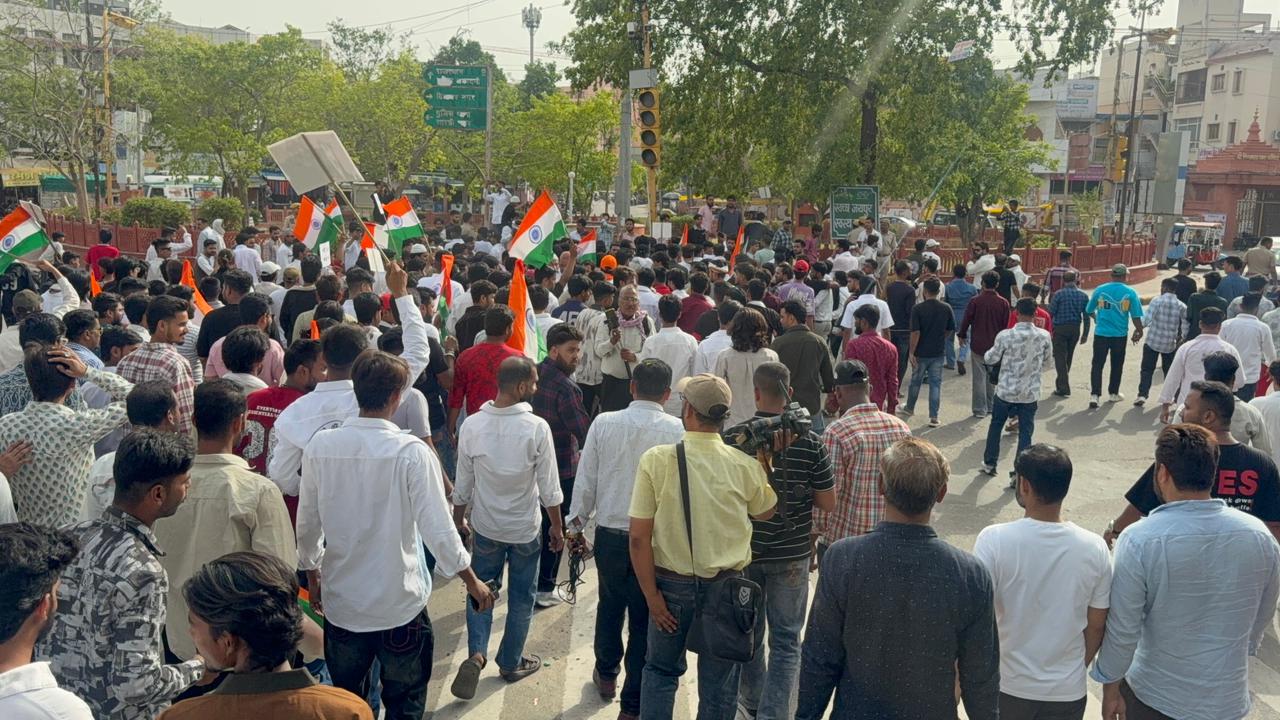 हजारों लोगों के साथ मुस्लिम समाज की पदयात्रा, गोमाता को राष्ट्रीय पशु बनाने की माँग