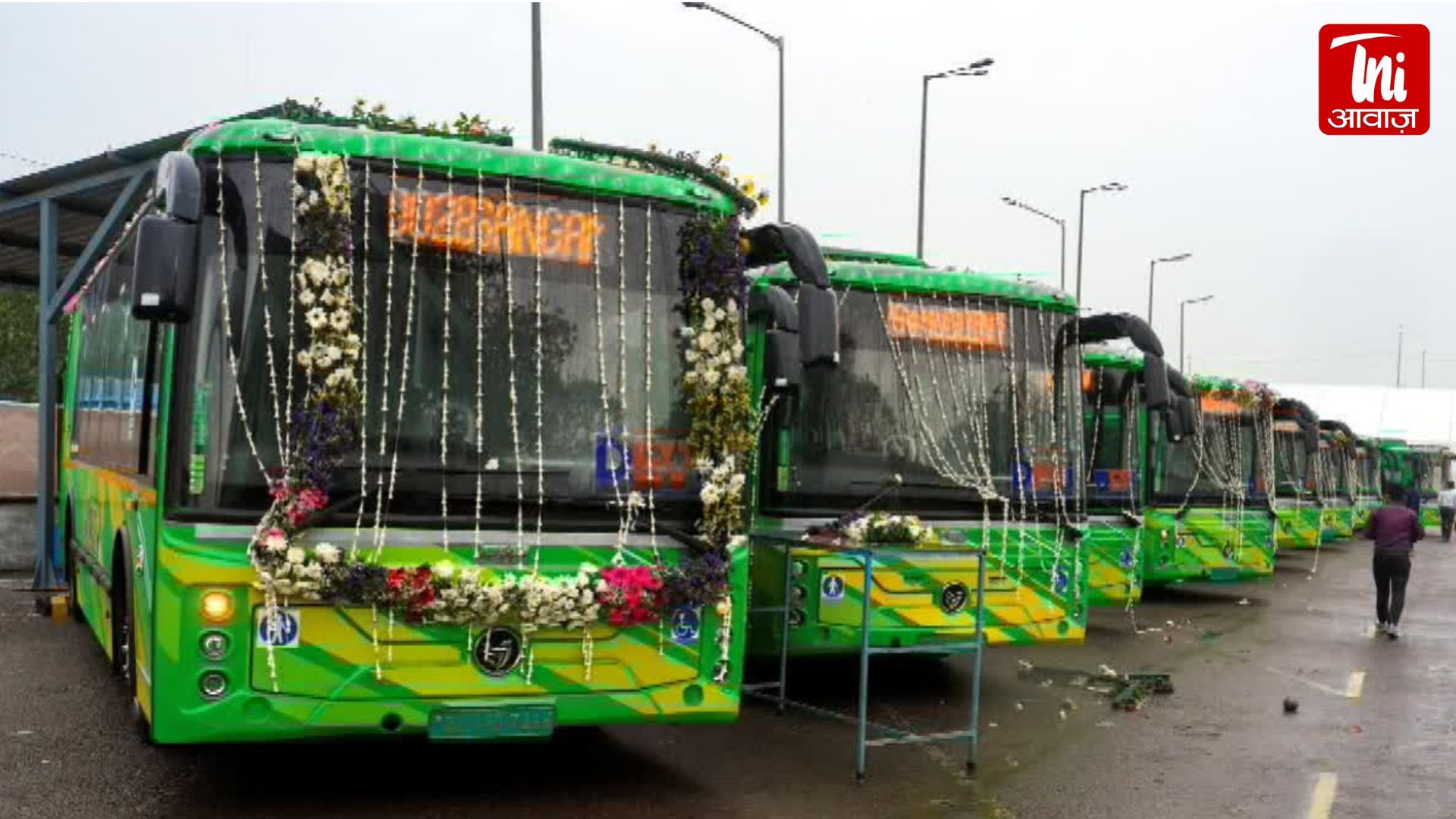 दिल्ली को 300 नई ई-बसों की सौगात, अमित शाह ने दिखाई हरी झंडी