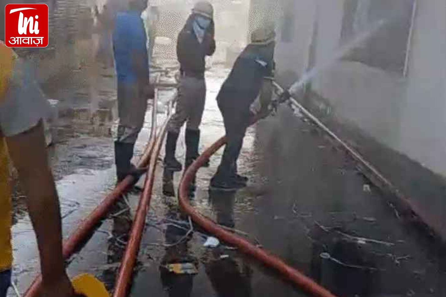 जयपुर में कूलर फैक्ट्री में भीषण आग: 3 मंजिला बिल्डिंग में फंसे थे सिलेंडर, 40 फायर ब्रिगेड ने 4 घंटे बाद पाया काबू