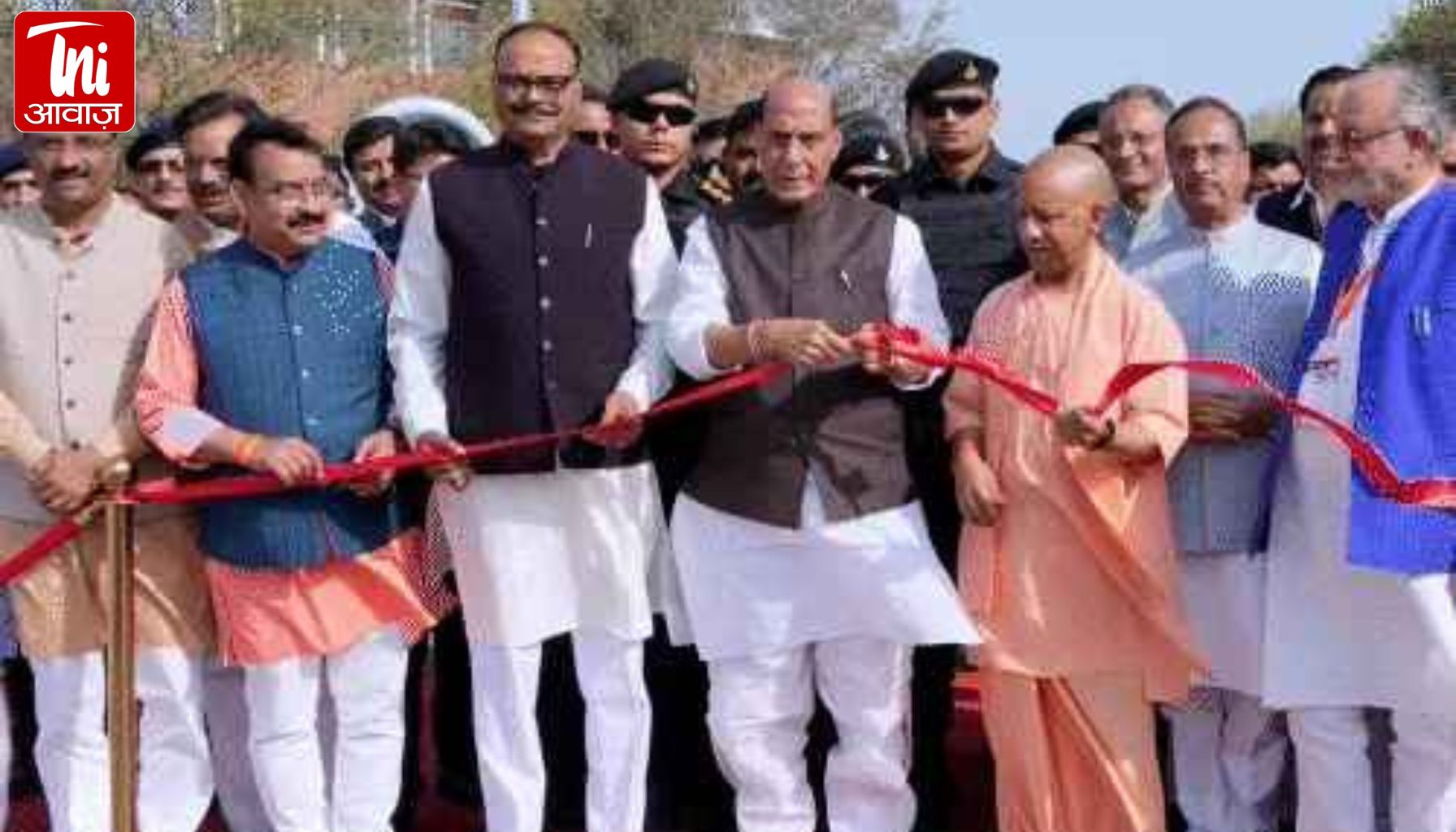 लखनऊ में 11 Km लंबा ग्रीन कॉरिडोर शुरू! 10 लाख लोगों को राहत, राजनाथ बोले—अगले महीने से दौड़ेगा लखनऊ-कानपुर एक्सप्रेसवे