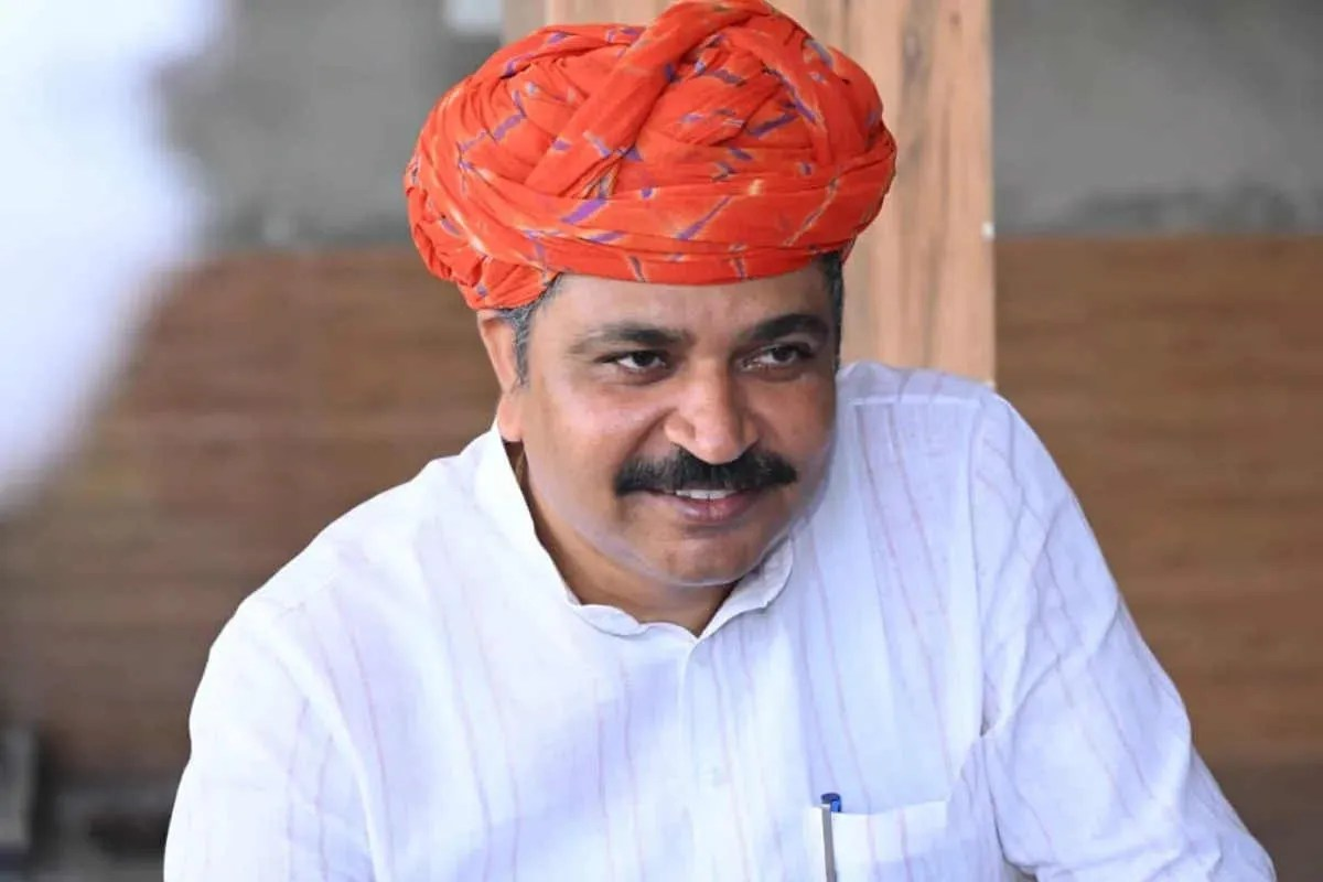 अलवर में टीकाराम जूली का भजनलाल सरकार पर हमला, स्वास्थ्य व्यवस्था को बताया “वेंटिलेटर पर”