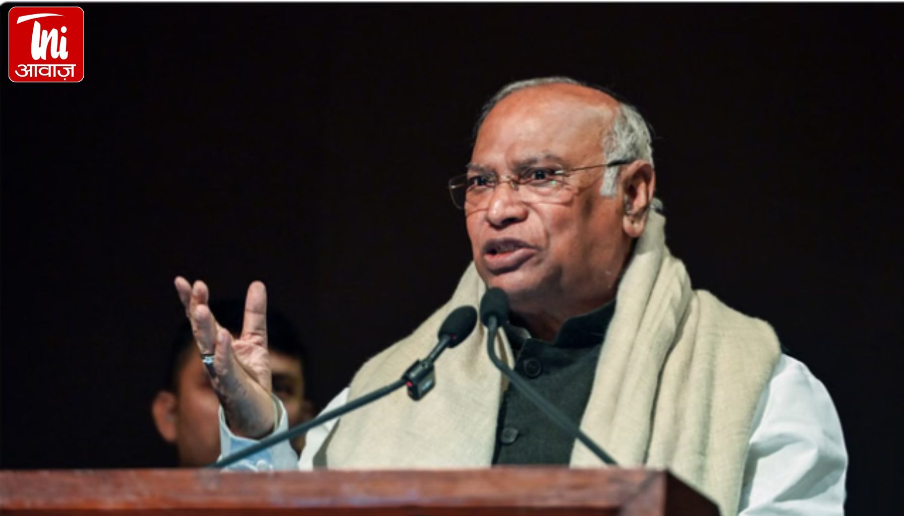 मल्लिकार्जुन खरगे ने पीएम मोदी को बताया ट्रंप का गुलाम, एपस्टीन फाइल का जिक्र कर सरकार को घेरा