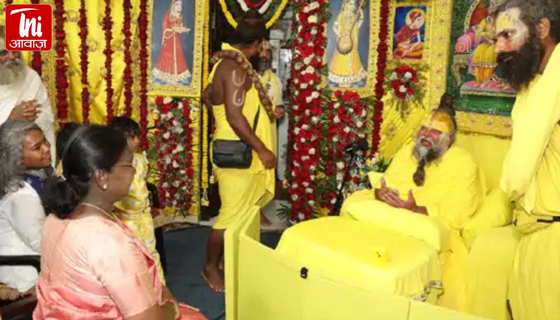 बारिश के बीच राष्ट्रपति मुर्मू पहुंचीं वृंदावन, संत प्रेमानंद से मुलाकात में दिखा भावुक पल!