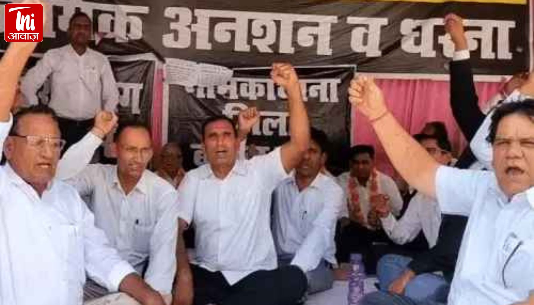 सीकर में जिला उपभोक्ता विवाद प्रतितोष आयोग के अध्यक्ष और वकीलों के बीच विवाद ने गंभीर रूप लिया, बार संघ का आरोप- पक्षकारों को किया जा रहा परेशान