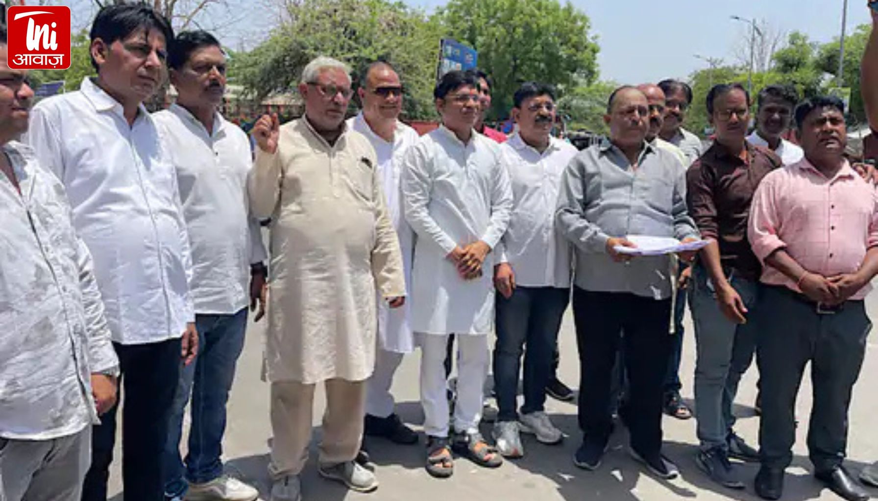 अजमेर में कांग्रेस का प्रदर्शन: डिप्टी मेयर पर भड़काऊ पोस्ट डालने का आरोप, कलेक्टर-एसपी से कार्रवाई की मांग
