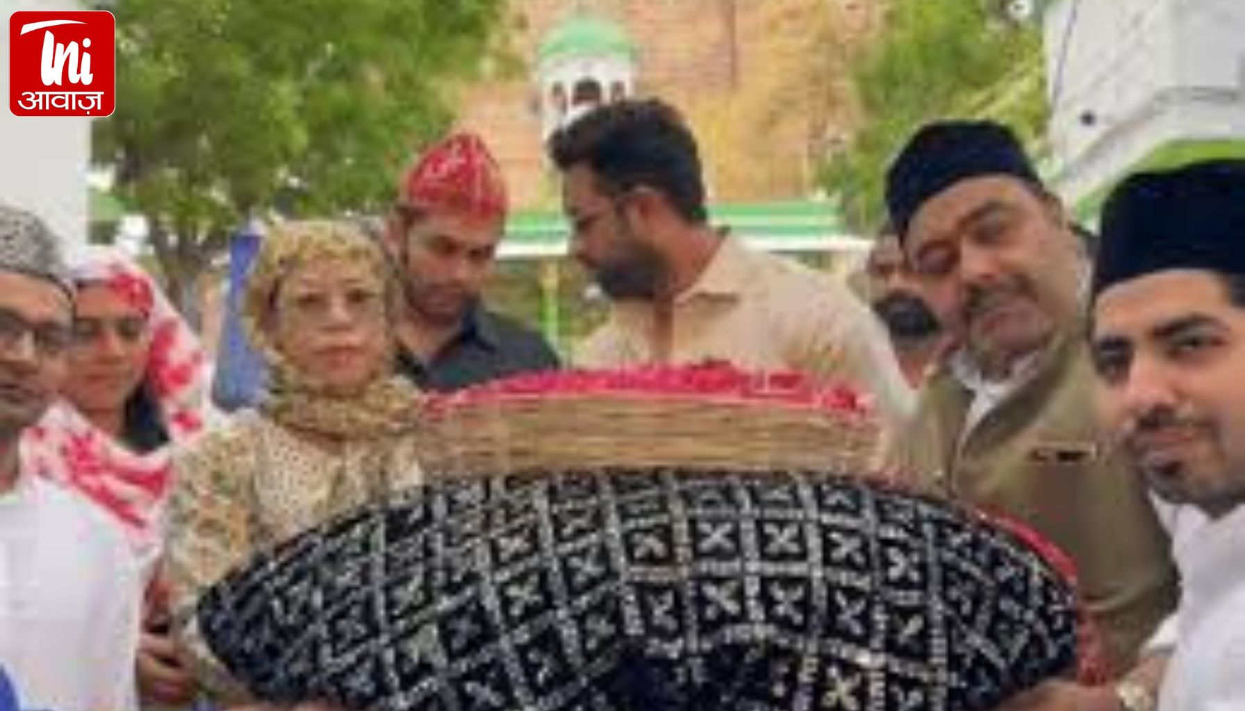 मैरी कॉम ने अजमेर दरगाह में पेश की चादर: बोलीं- 'यहां आकर सुकून मिलता है', पहलगाम हमले पर एकता और शांति की अपील  