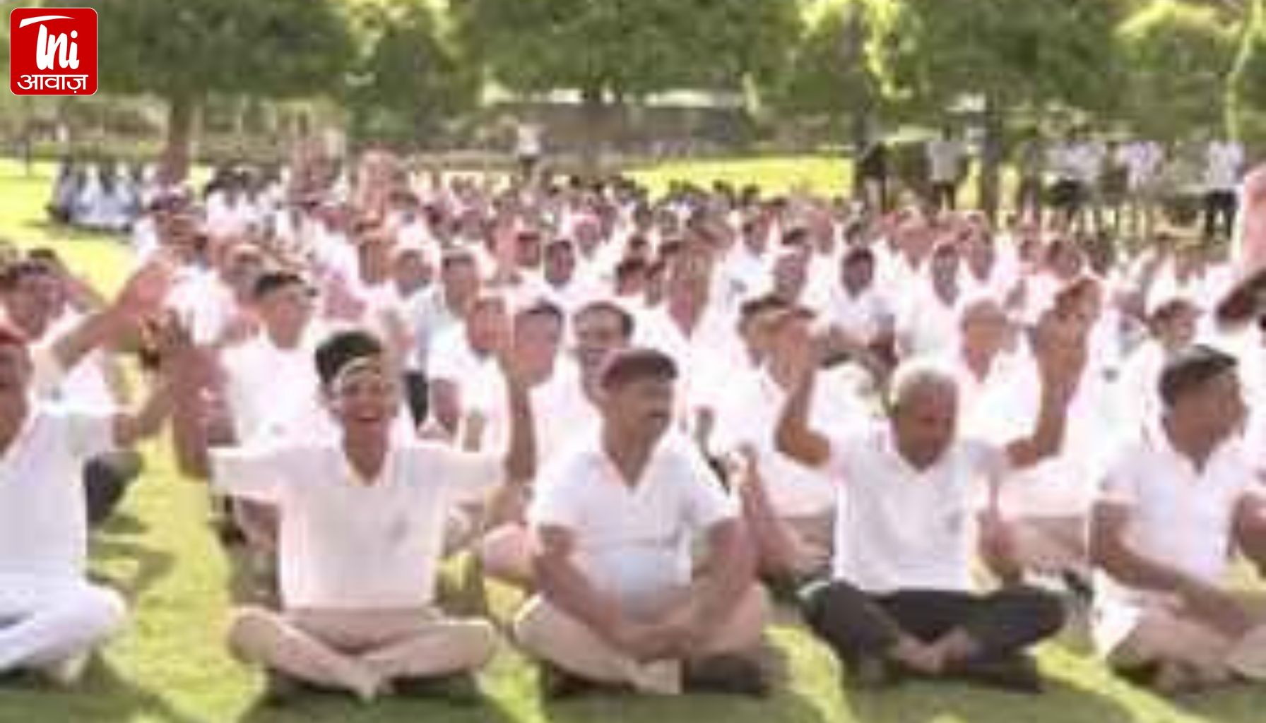 जयपुर पुलिस कमिश्नरेट में लाफ्टर योगा सेशन: ठहाकों से गूंजा परिसर, तनाव दूर करने की अनोखी पहल