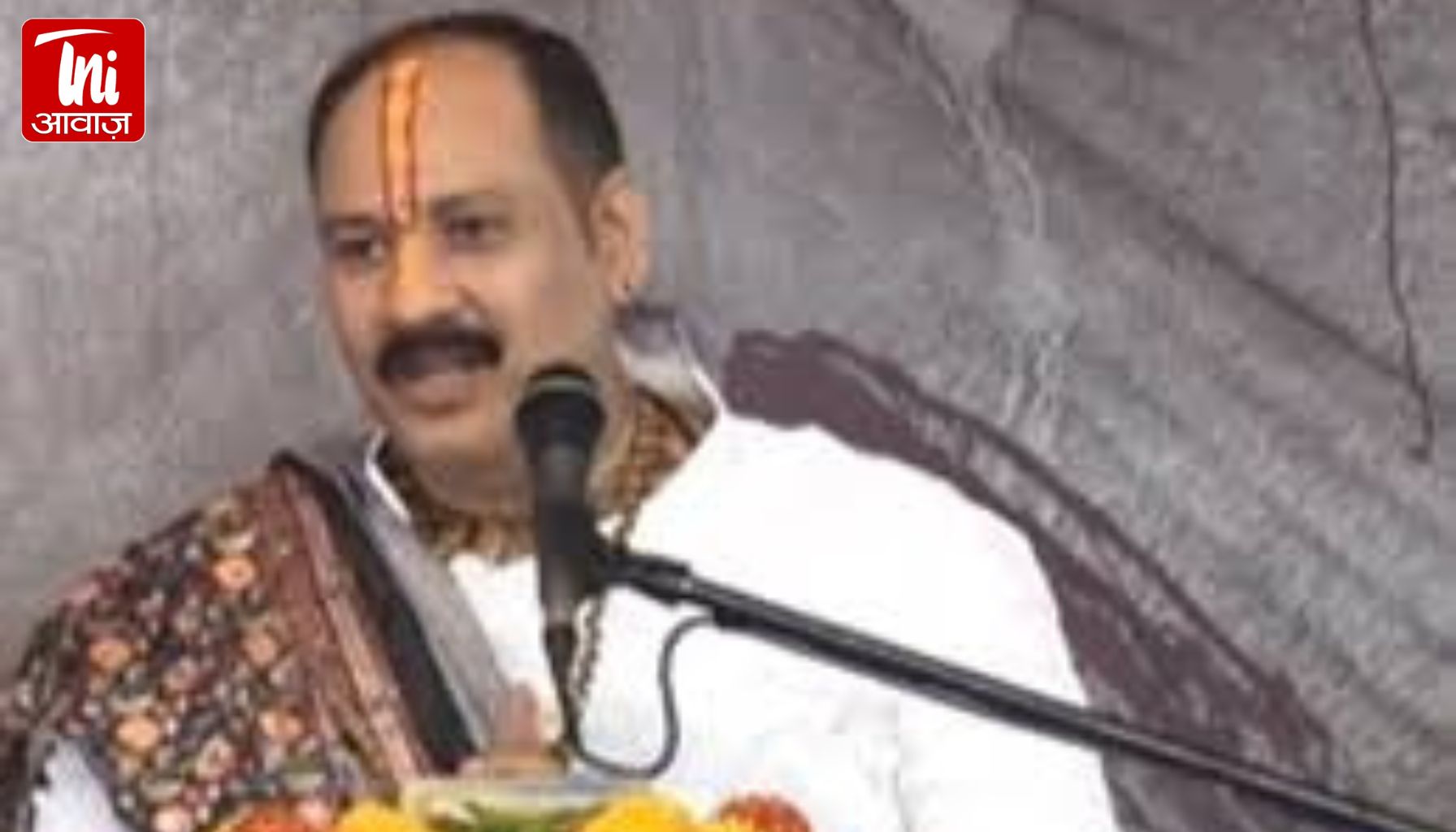 प्रदीप मिश्रा की कथा में फर्जी पास लेकर पहुंचे लोग, आयोजकों की व्यवस्था पर उठे सवाल