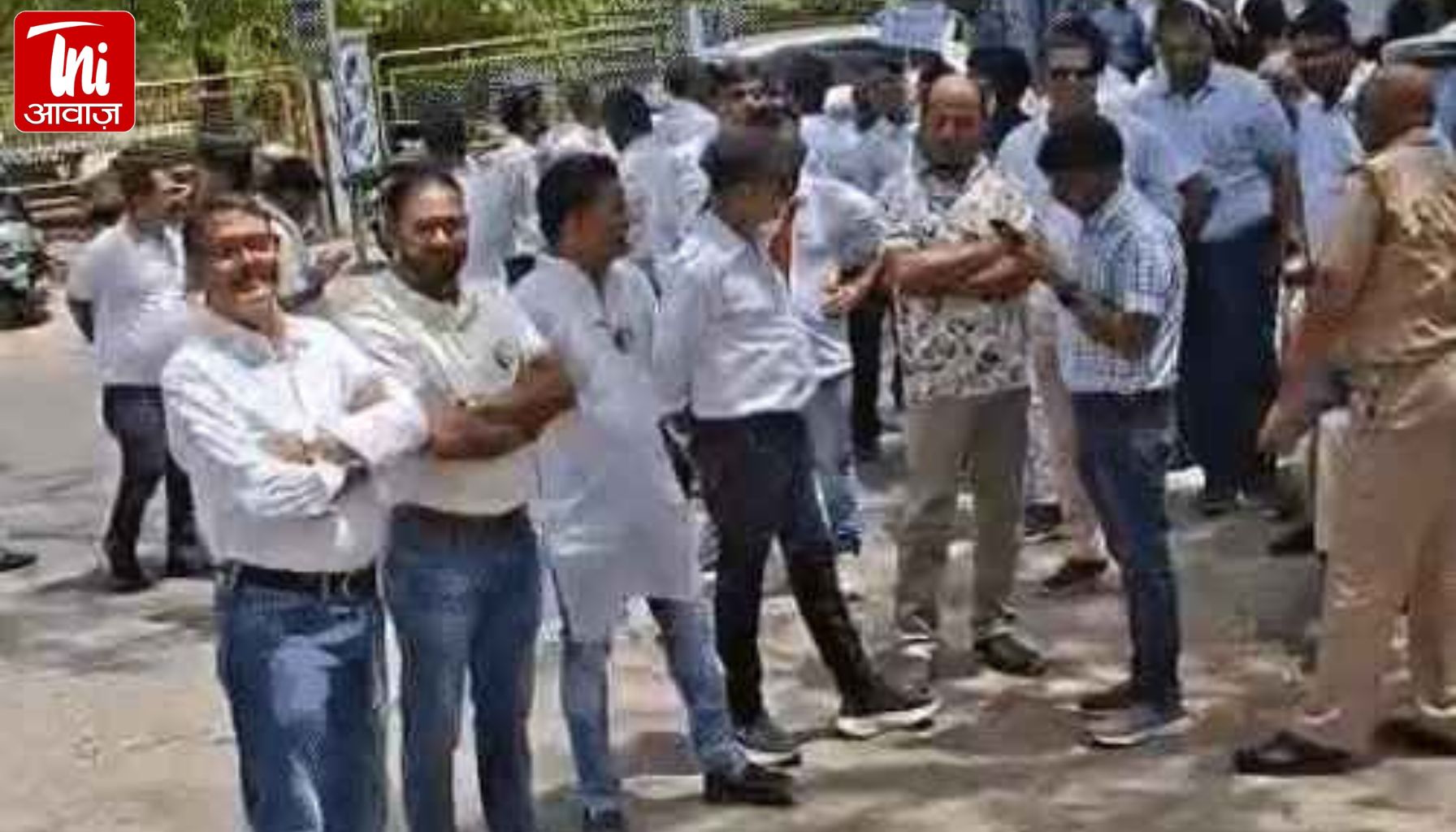 11 महीने से पेमेंट अटका, सड़क पर उतरे RGHS दवा विक्रेता! जयपुर में हंगामा, गेट बंद कर रोका गया प्रवेश