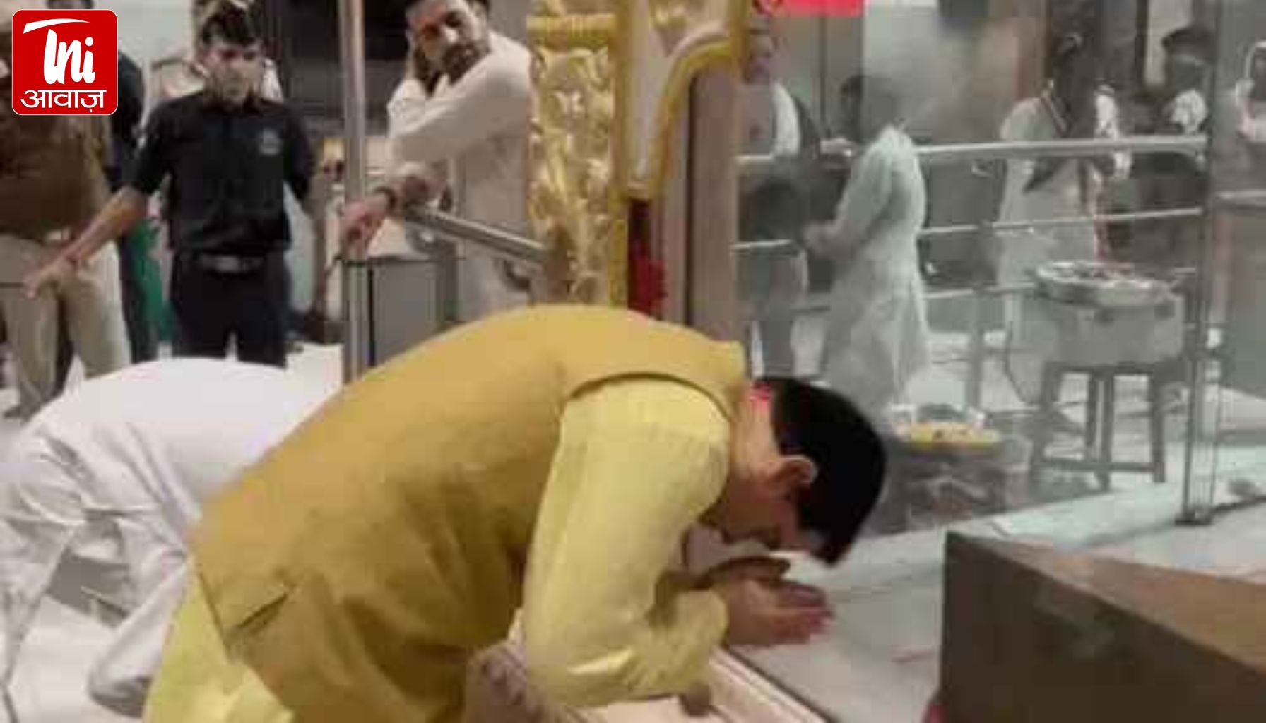 हेलिकॉप्टर से मेहंदीपुर बालाजी पहुंचे वरुण गांधी, गर्भगृह के सामने की विशेष पूजा—मीडिया से बिना बोले लौटे