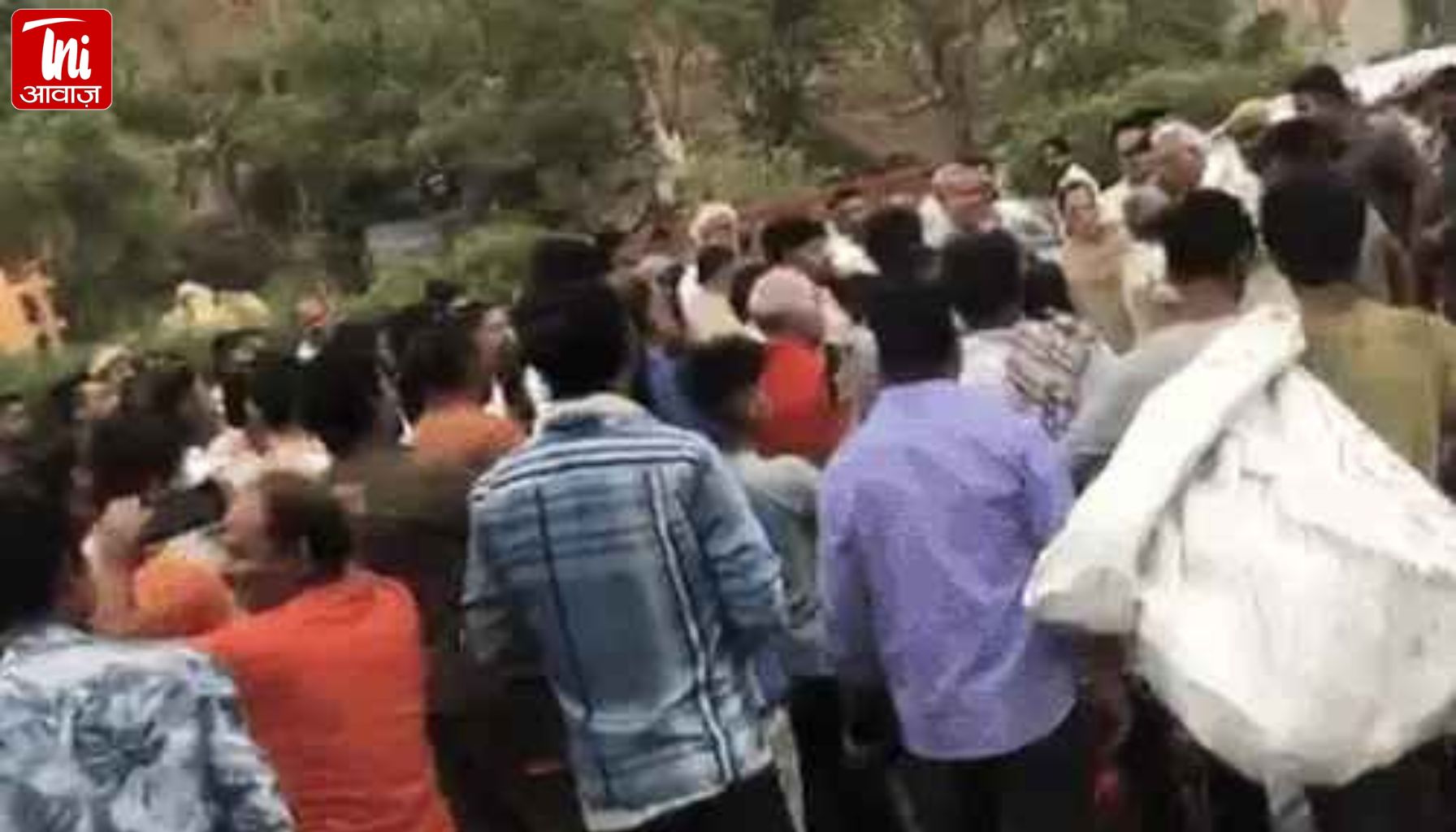 जयपुर दिल्ली रोड पर गंदे पानी से परेशान लोगों ने लगाया सड़क जाम, सीवरेज पानी के मिलने का आरोप