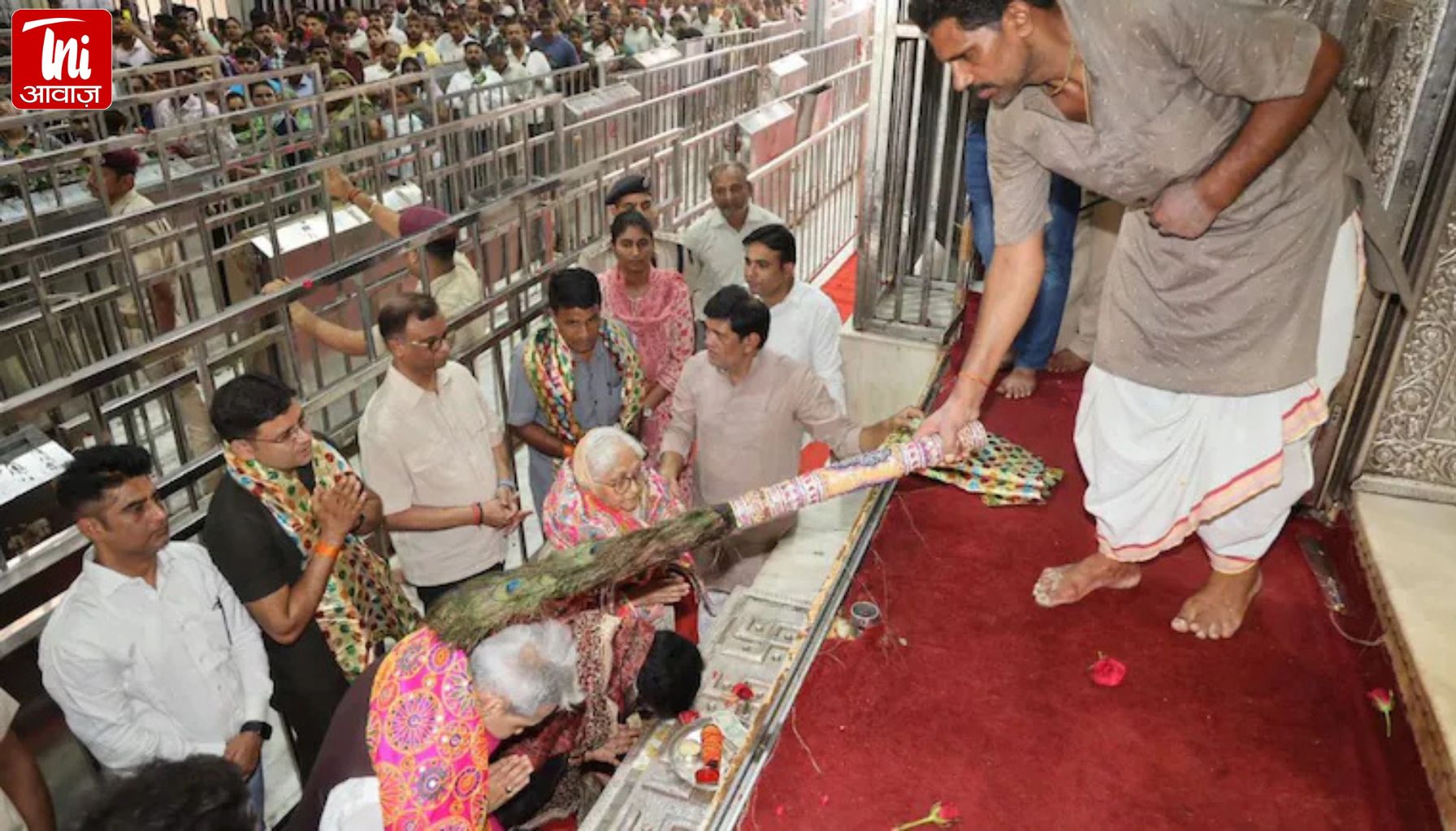 Rajasthan: खाटू श्याम जी के दरबार में मुख्य सचिव सुधांश पंत ने टेका मत्था, भक्तों की सुविधाओं का लिया जायजा