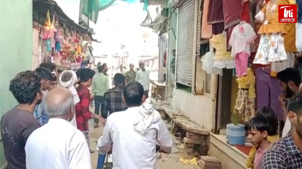 सूरौठ मस्जिद के पास छज्जे का प्लास्टर गिरने से सब्जी विक्रेता हुआ घायल