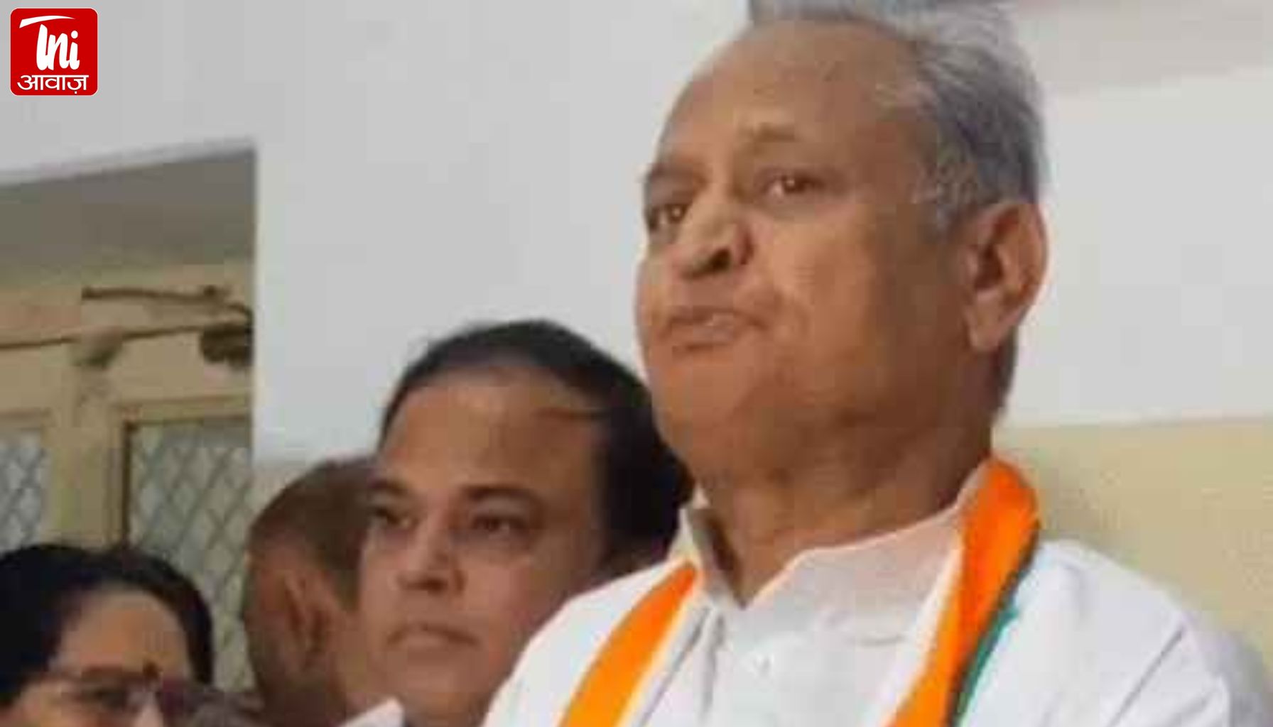 पाकिस्तान के आतंकी कैंपों पर एयर स्ट्राइक के बाद विदेश दौरे को लेकर कांग्रेस सांसदों के चयन पर विवाद; गहलोत ने केंद्र सरकार की नीतियों को बताया शरारत