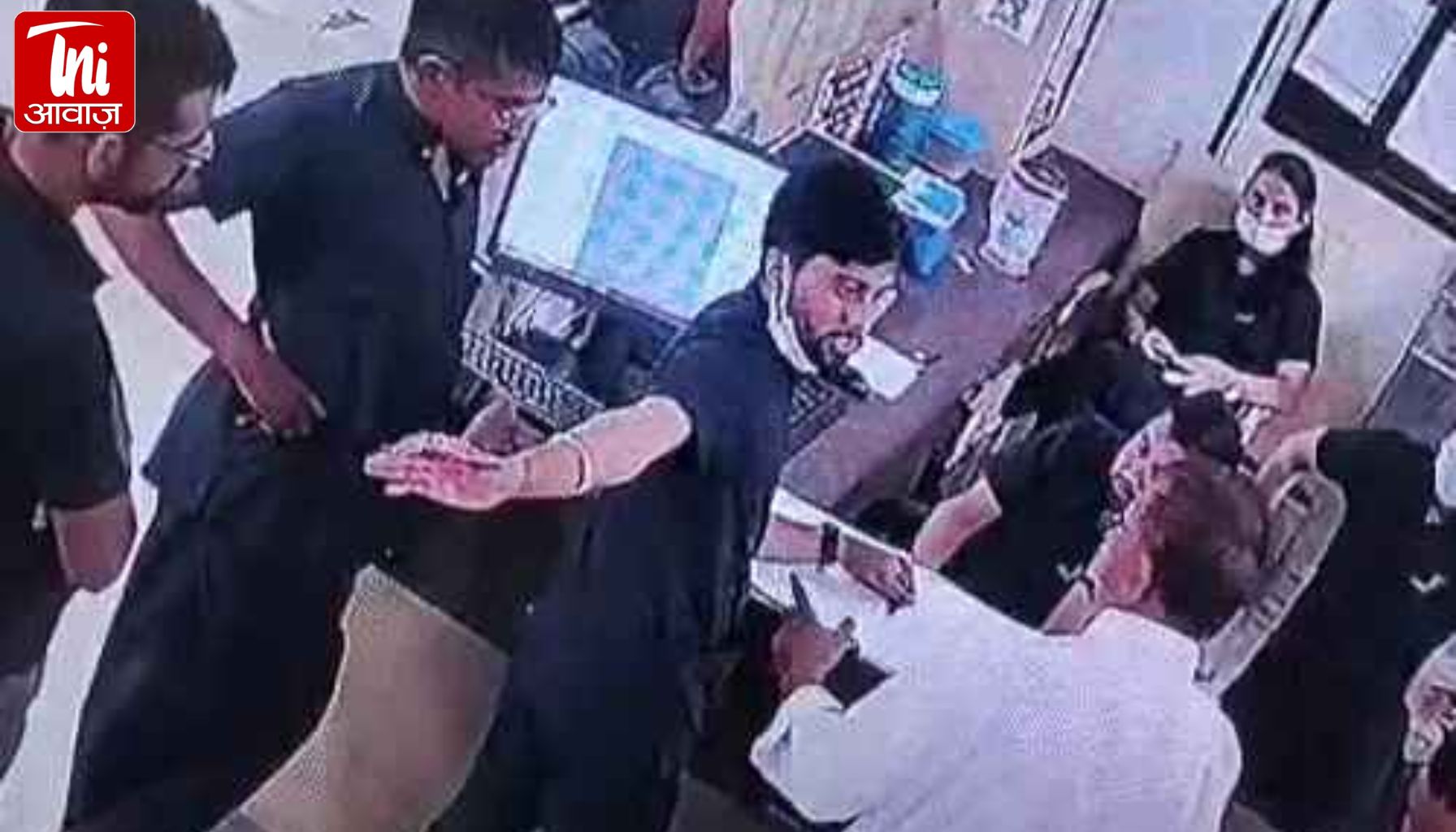 किसान की मौत के बाद जोधपुर अस्पताल में हंगामा! बिश्नोई महासभा अध्यक्ष से मारपीट का VIDEO वायरल, शव देने के लिए 1 लाख मांगने का आरोप