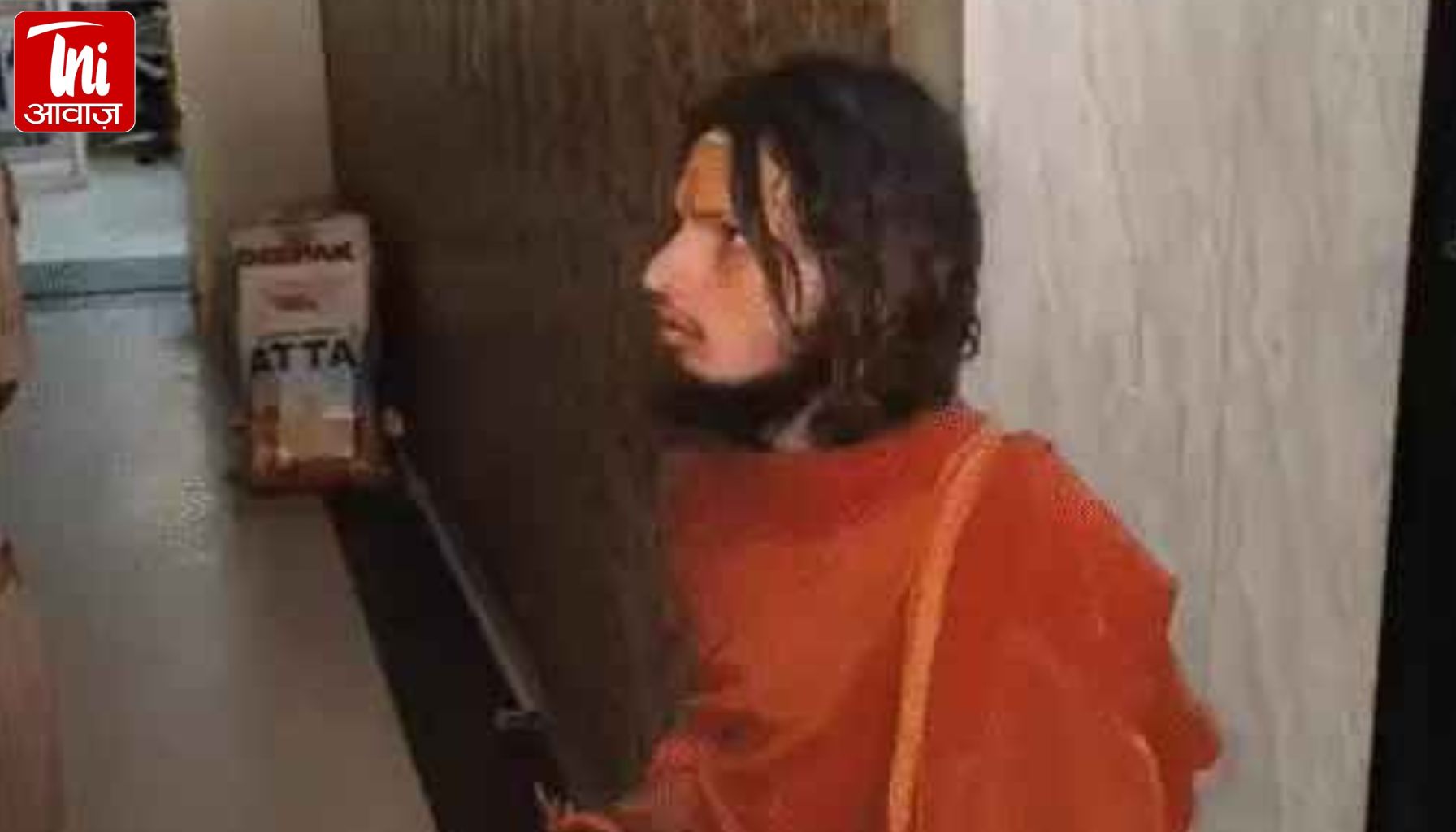 दरोगा भर्ती में ‘पंडित’ सवाल पर बवाल: लखनऊ में युवक ने भर्ती बोर्ड में घुसकर किया आत्मदाह का प्रयास