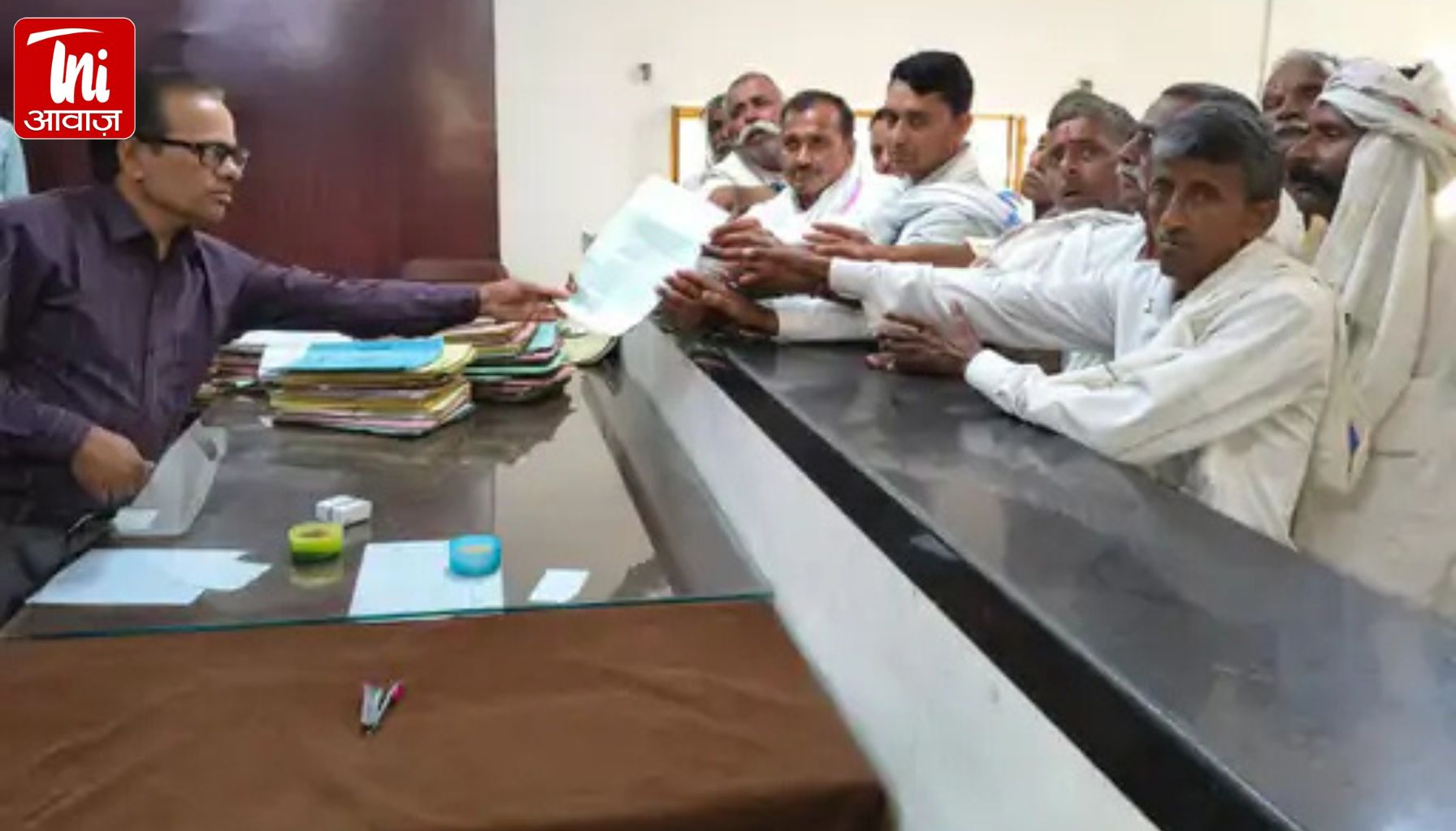बांदीकुई में शराब ठेके पर बवाल! महिलाओं-बच्चों के बीच खुली दुकान के खिलाफ ग्रामीणों का बड़ा प्रदर्शन