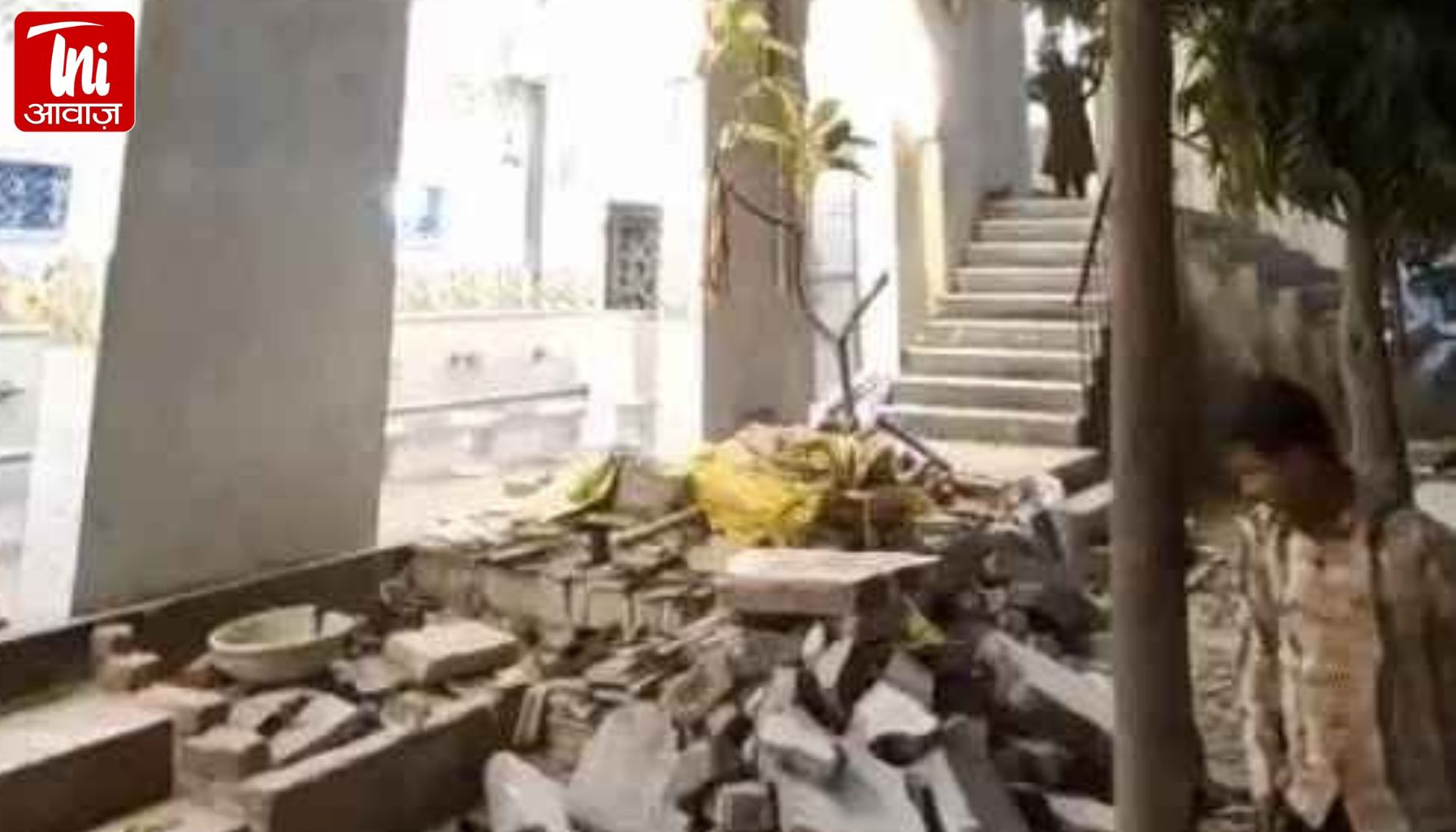 जयपुर में नमाज के दौरान मस्जिद की दीवार गिरी, धमाके जैसी आवाज से मचा हड़कंप; लोगों को लगा भूकंप आ गया