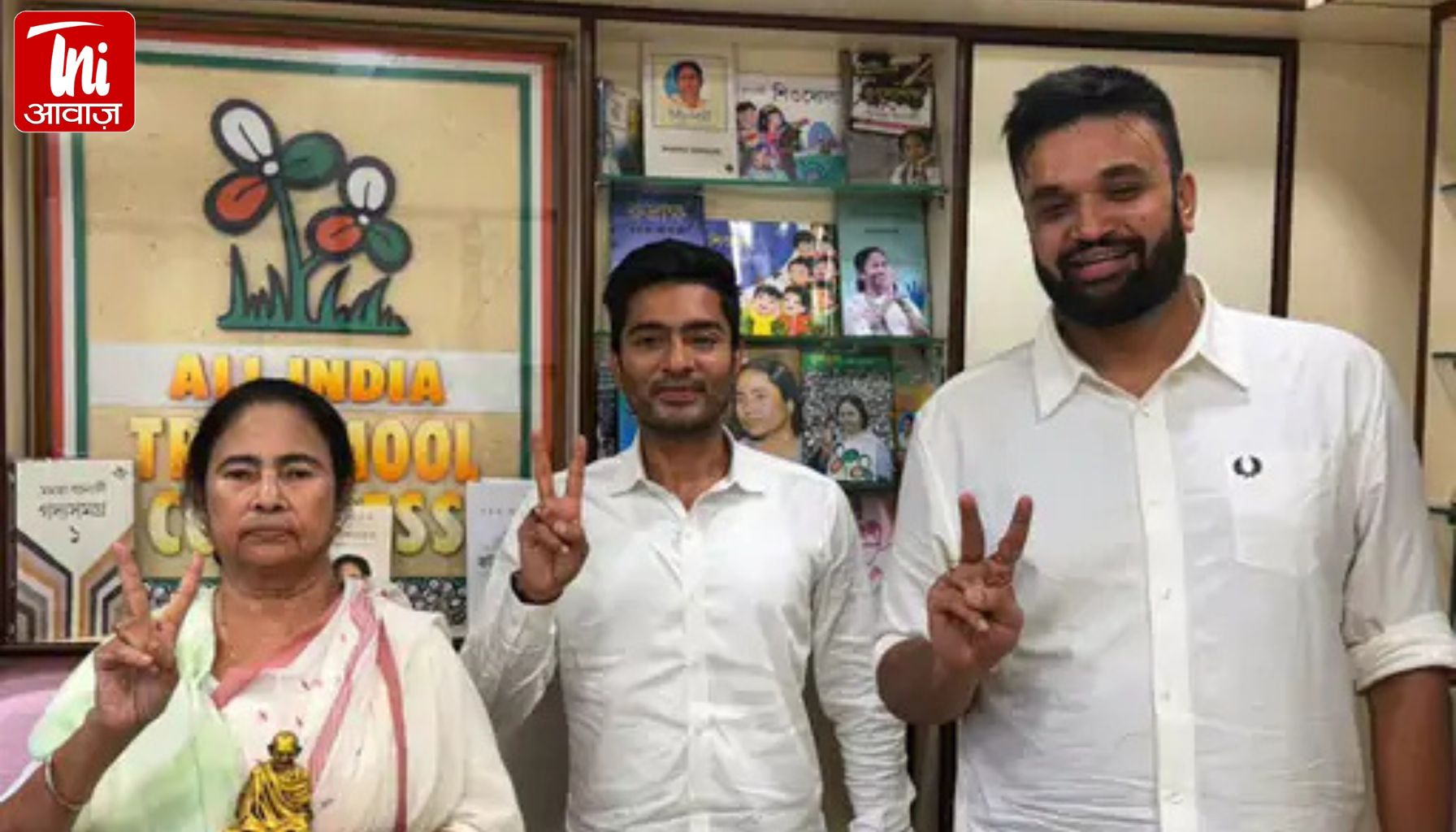 TMC IT सेल इंचार्ज के घर-ऑफिस पर ED के छापे: कार्रवाई के बीच फाइल लेकर बाहर निकलीं ममता, बोलीं—गृहमंत्री मेरी पार्टी के दस्तावेज उठवा रहे