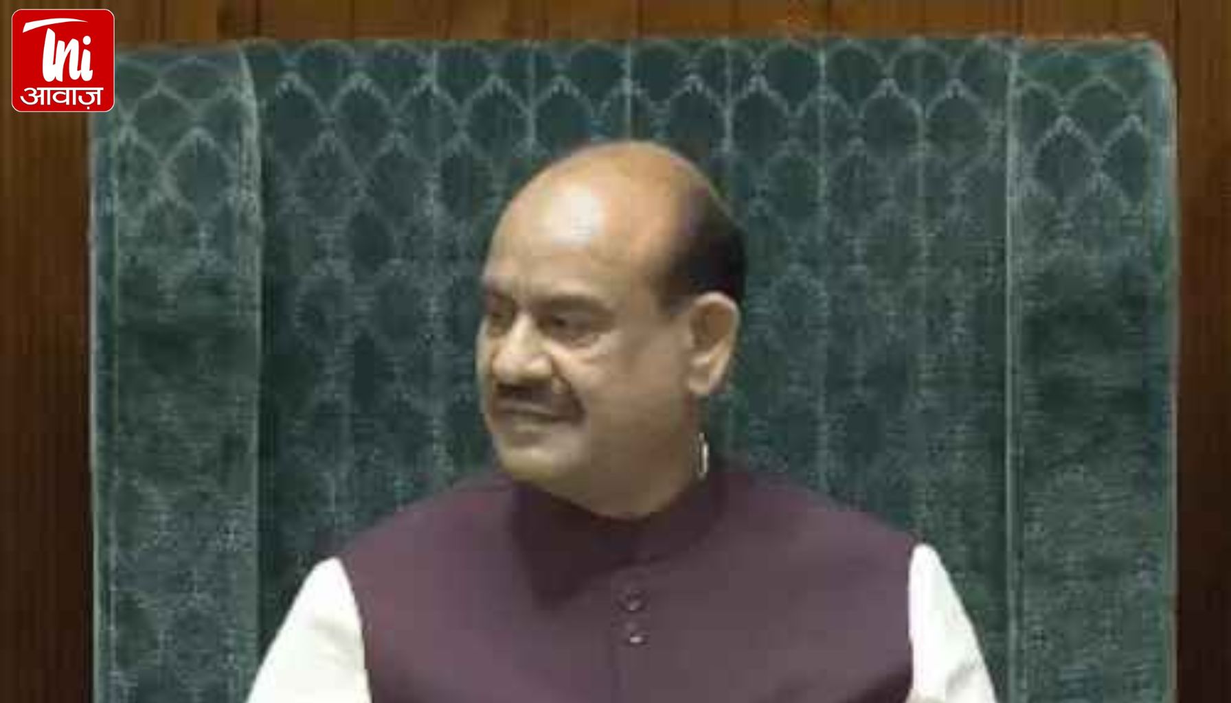 लोकसभा में बड़ा फैसला: 8 विपक्षी सांसदों का निलंबन रद्द, स्पीकर बोले- AI तस्वीरें और पोस्टर न दिखाएं