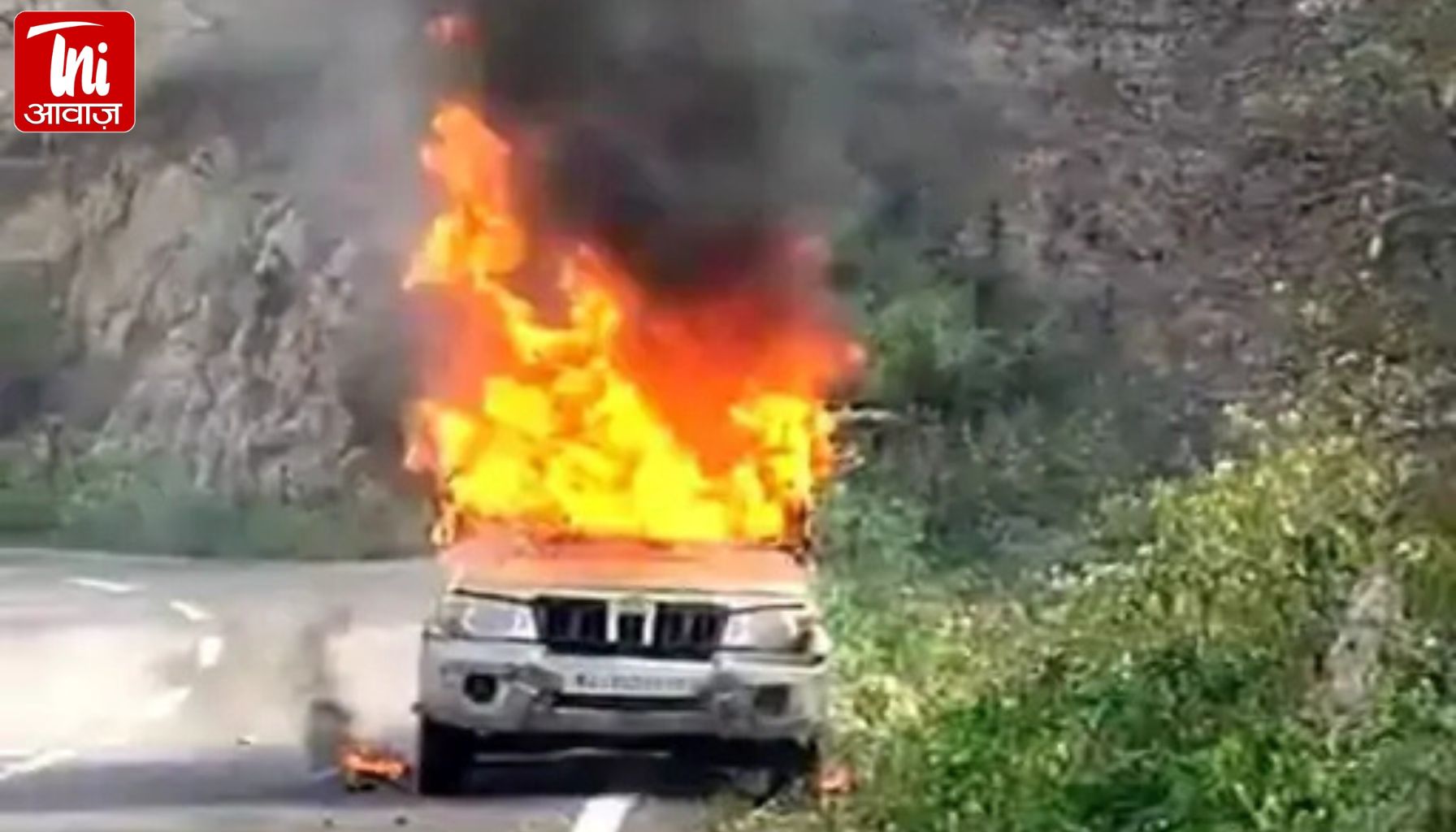 दौसा में चलते-चलते आग का गोला बनी कार: ड्राइवर ने कूदकर बचाई जान, सड़क पर मचा हड़कंप