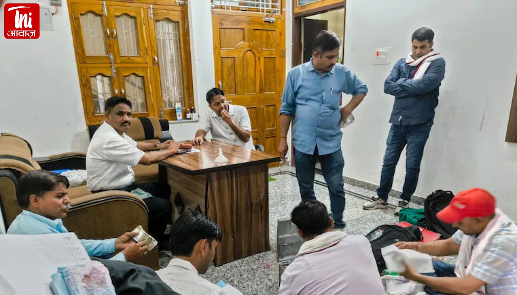 ACB ने PWD इंजीनियर को 3 लाख रुपए की रिश्वत लेते रंगेहाथ पकड़ा: चादर के नीचे छिपा रखी थी रकम, घर पर हुई कार्रवाई