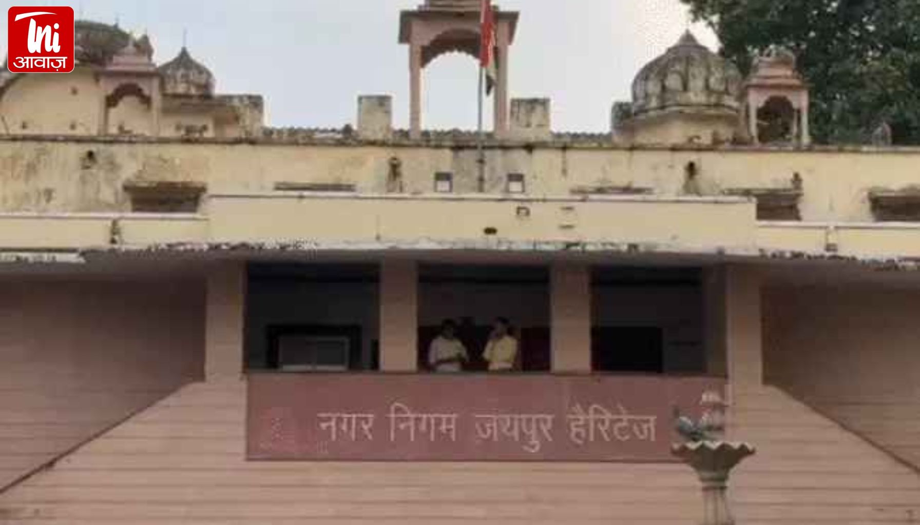 जयपुर में बंदरों का आतंक बढ़ता जा रहा है। नगर निगम हेरिटेज मुख्यालय समेत शहर की प्रमुख कॉलोनियां बंदरों की चपेट में हैं, लेकिन पिछले दो महीने से बंदर पकड़ने का टेंडर जारी नहीं हुआ है।