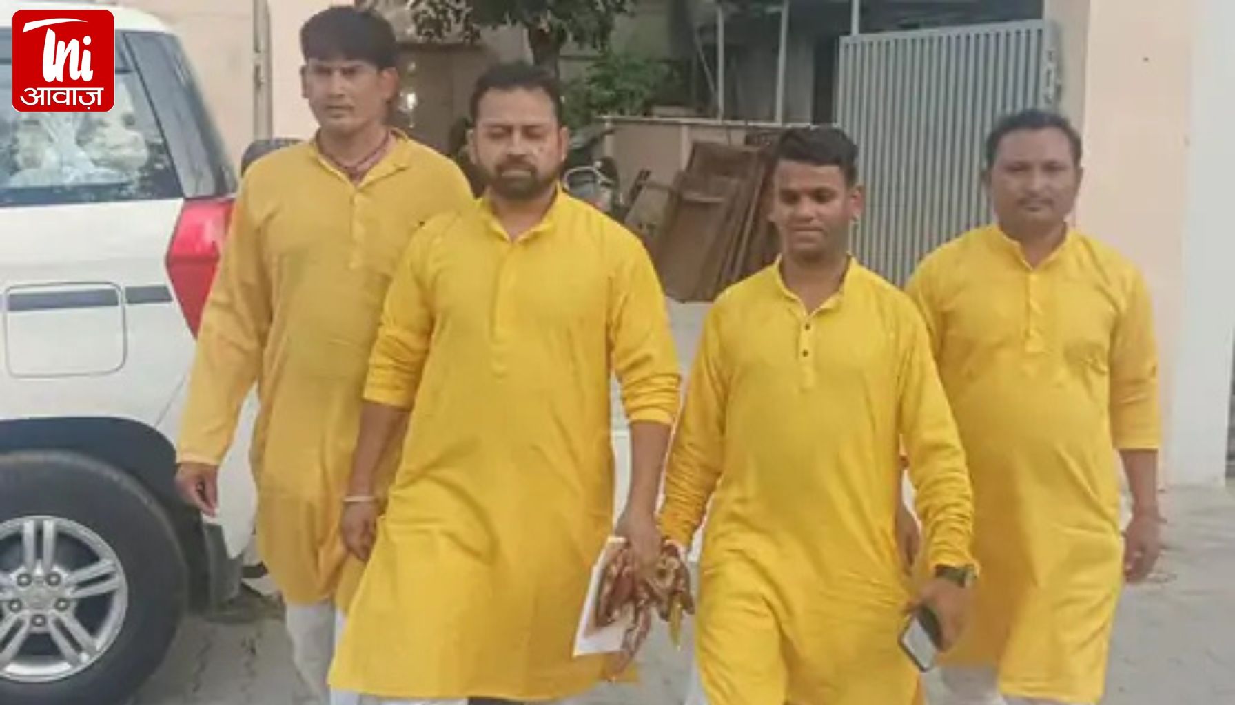 “साहब, सिलेंडर दे दो… वरना शादी टूट जाएगी!” हल्दी छोड़ दूल्हा पहुंचा दफ्तर, दावत पर संकट