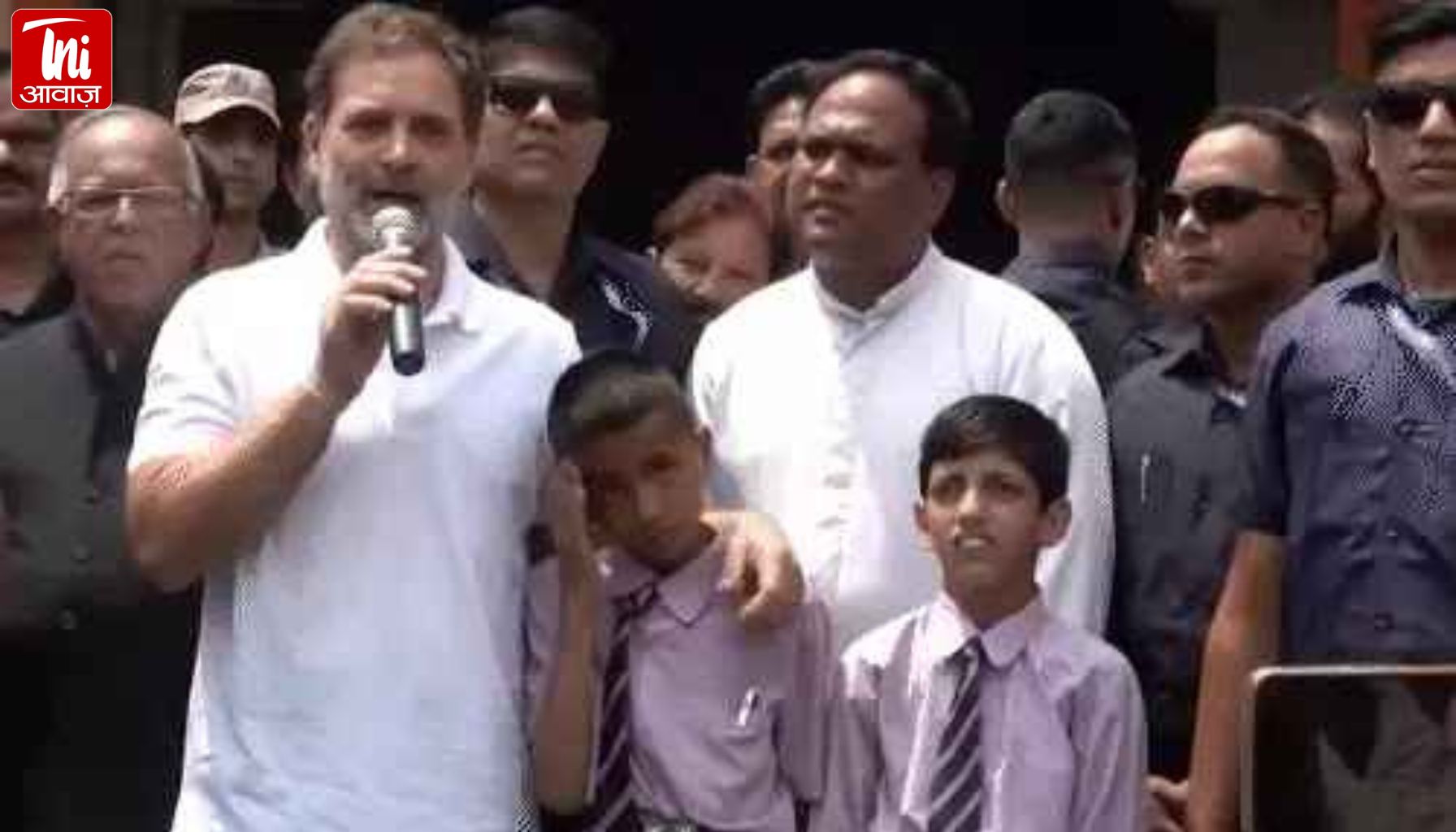 राहुल गांधी पहुंचे पुंछ: पाक गोलीबारी से प्रभावित बच्चों से बोले- 