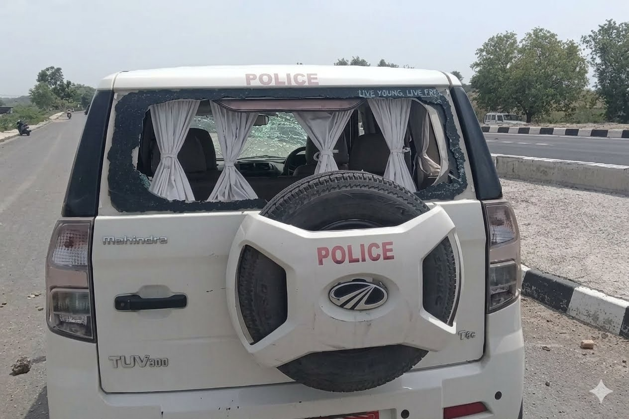 देवगढ़ में सड़क हादसे के बाद बवाल, प्रदर्शन के दौरान पुलिस-ग्रामीणों में झड़प