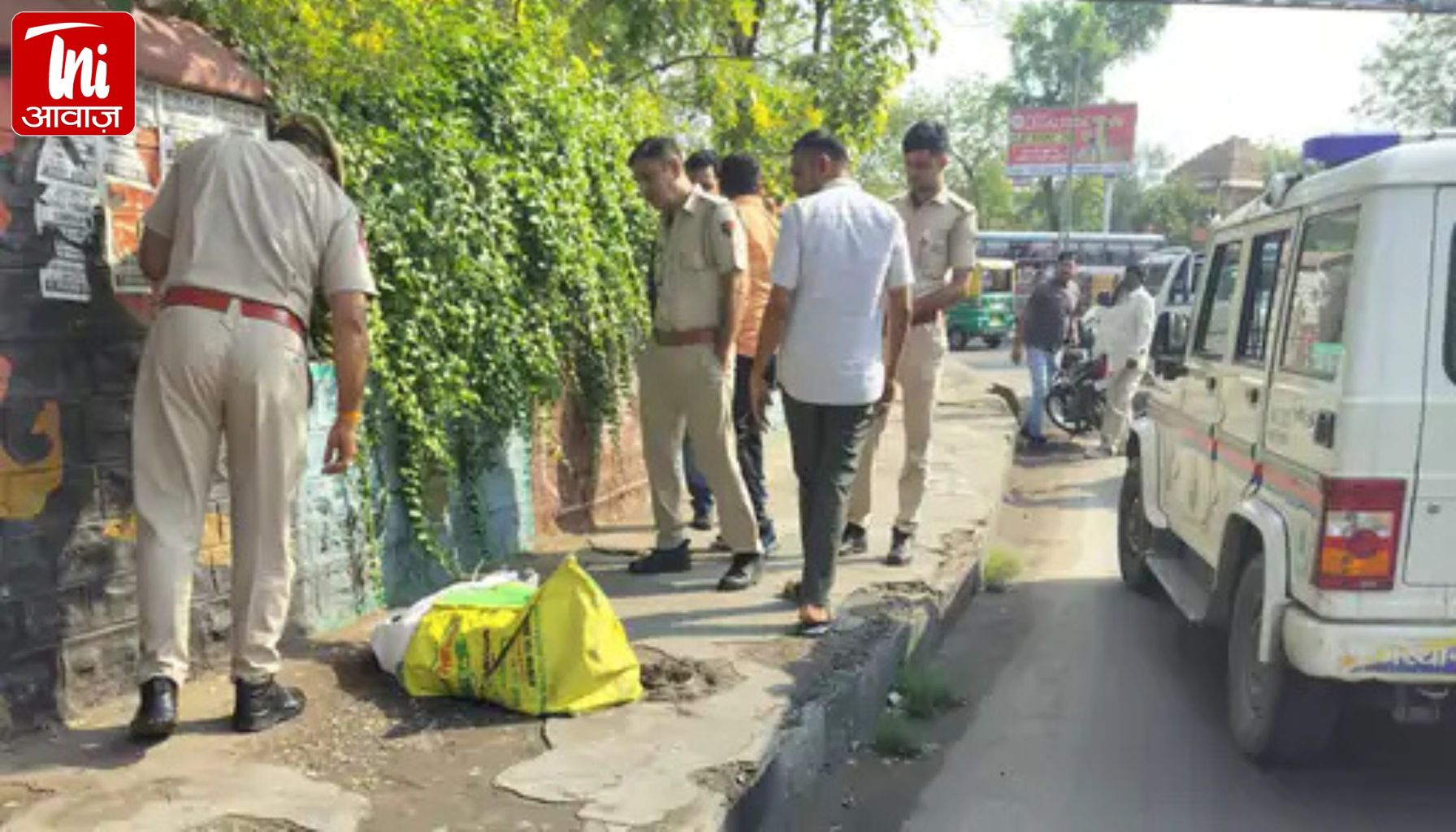 जोधपुर में फुटपाथ पर कट्‌टे में मिला महिला का शव:हाथ-पैर बंधे हुए मिले, पुलिस को आशंका-ब्लैक आउट के दौरान कोई फेंक कर गया